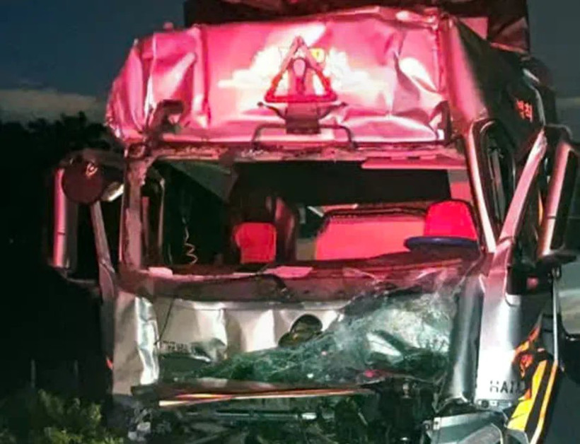 Tai nạn tr&ecirc;n cao tốc Phan Thiết - Dầu Gi&acirc;y, xe đầu k&eacute;o biến dạng, t&agrave;i xế tử vong- Ảnh 1.