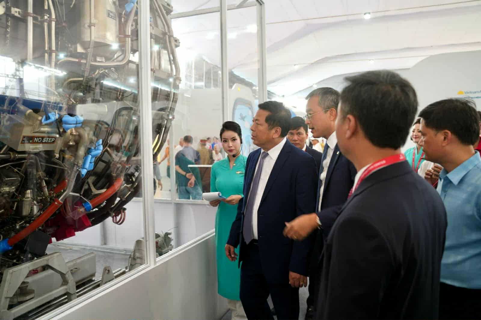 Bộ trưởng Trần Hồng Minh thăm không gian trưng bày thành tựu 80 năm Bộ Xây dựng- Ảnh 5. Bộ trưởng Trần Hồng Minh thăm không gian trưng bày thành tựu 80 năm Bộ Xây dựng- Ảnh 5.