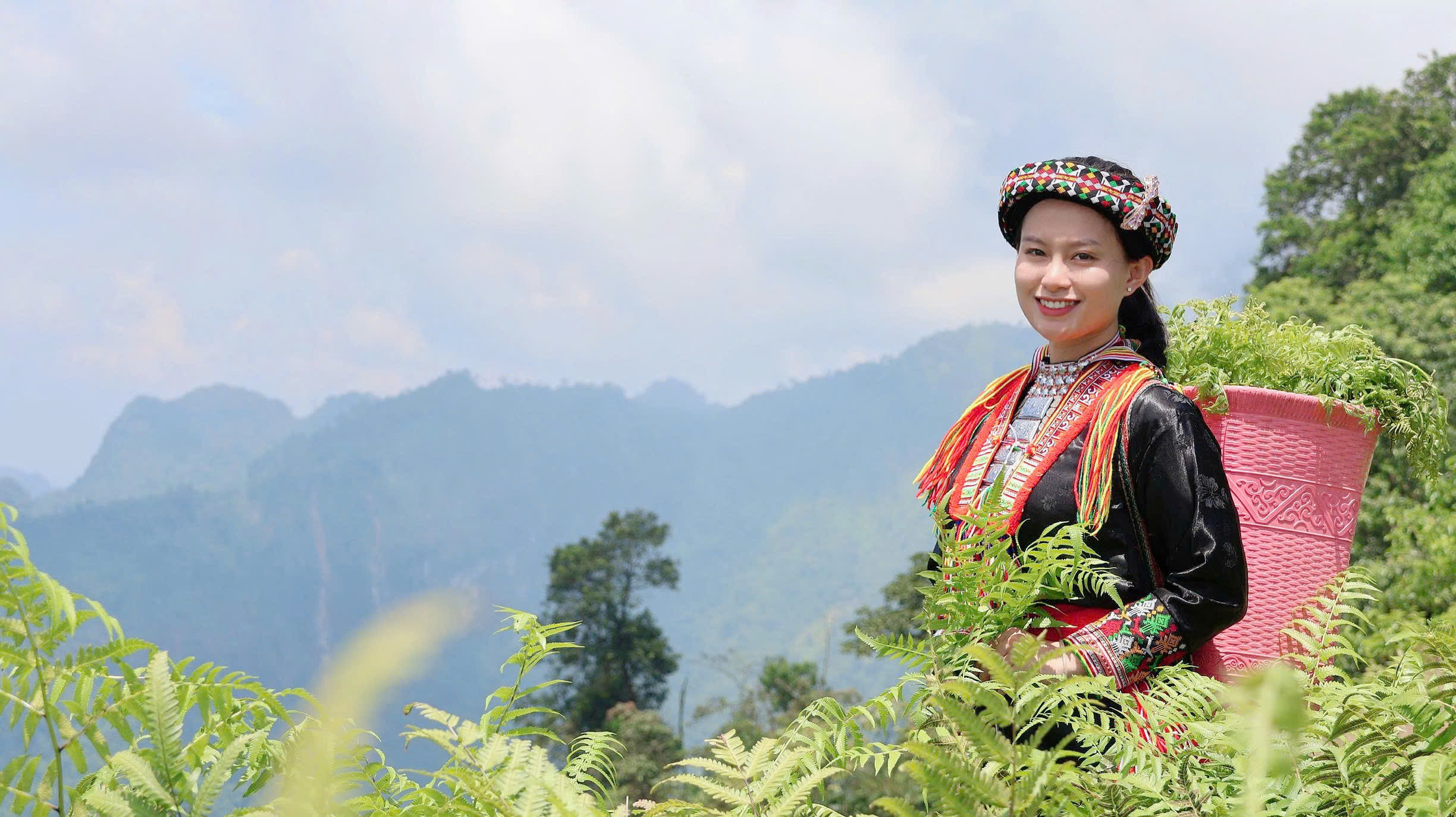 Người d&acirc;n L&agrave;o Cai n&ocirc; nức trang ho&agrave;ng từ phố thị đến v&ugrave;ng n&uacute;i đ&oacute;n Tết Độc lập- Ảnh 15.