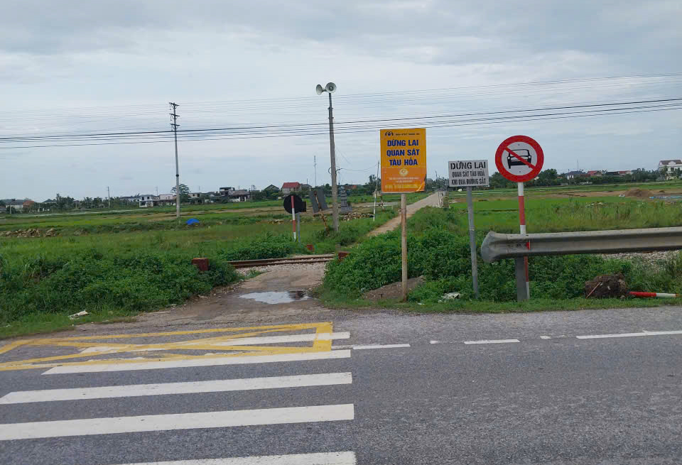 Đ&oacute;ng 3 lối đi cắt ngang đường sắt mất an to&agrave;n giao th&ocirc;ng ở Nghệ An trước 15/9- Ảnh 2.