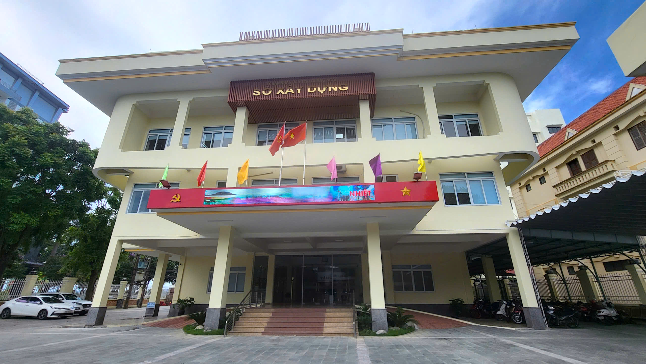 &Ocirc;ng Hồ Văn Ni&ecirc;n l&agrave;m Trưởng Ban chỉ đạo c&aacute;c c&ocirc;ng tr&igrave;nh, dự &aacute;n trọng điểm tỉnh Quảng Ng&atilde;i- Ảnh 2.