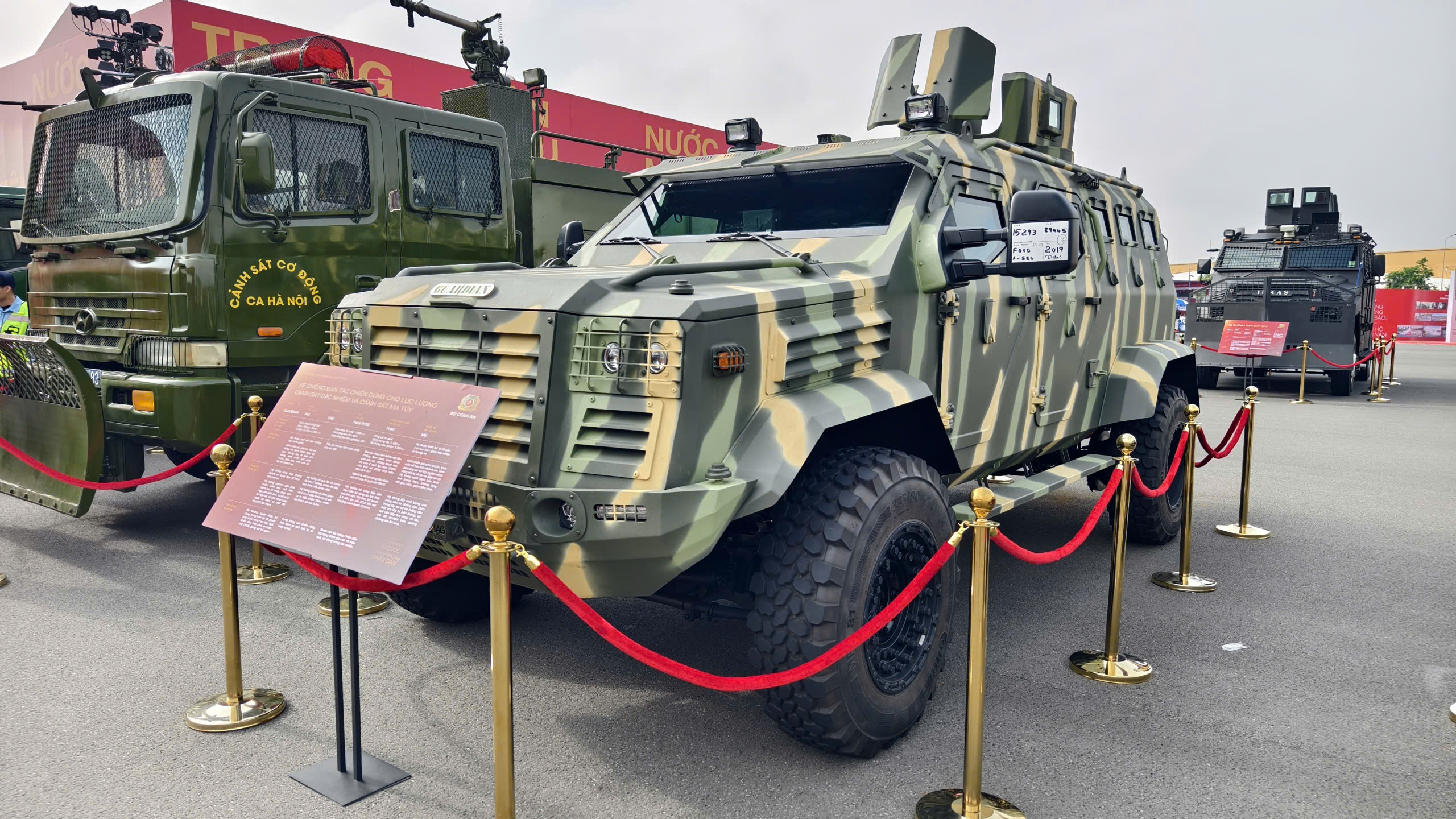 Cận cảnh robot "trinh s&aacute;t" d&ograve; m&igrave;n, s&uacute;ng kh&eacute;p g&oacute;c, kh&iacute; t&agrave;i đặc biệt của lực lượng c&ocirc;ng an- Ảnh 1.