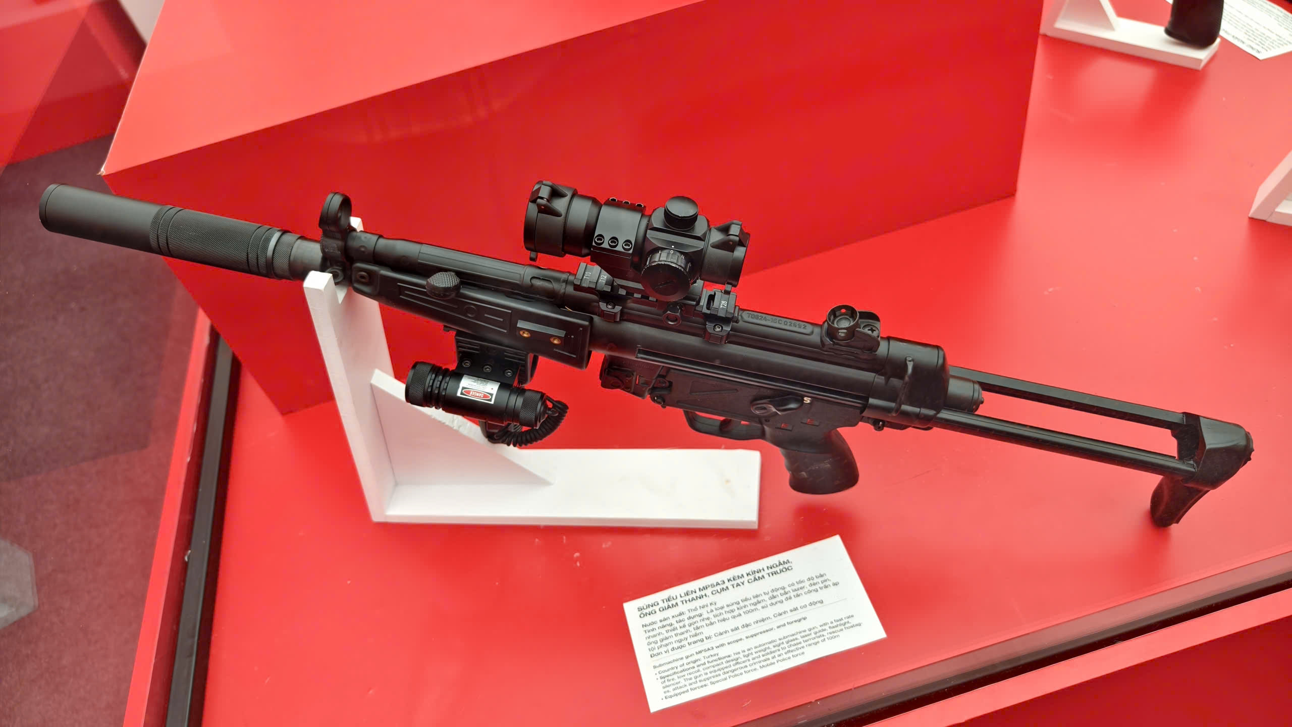 Cận cảnh robot "trinh s&aacute;t" d&ograve; m&igrave;n, s&uacute;ng kh&eacute;p g&oacute;c, kh&iacute; t&agrave;i đặc biệt của lực lượng c&ocirc;ng an- Ảnh 8.