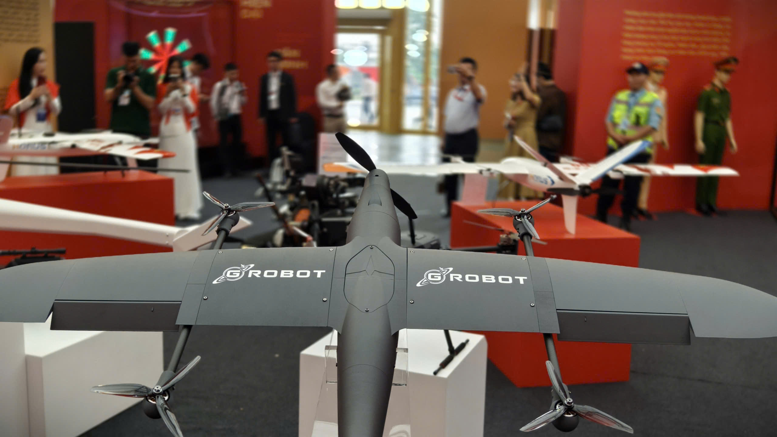 Cận cảnh robot "trinh s&aacute;t" d&ograve; m&igrave;n, s&uacute;ng kh&eacute;p g&oacute;c, kh&iacute; t&agrave;i đặc biệt của lực lượng c&ocirc;ng an- Ảnh 13.