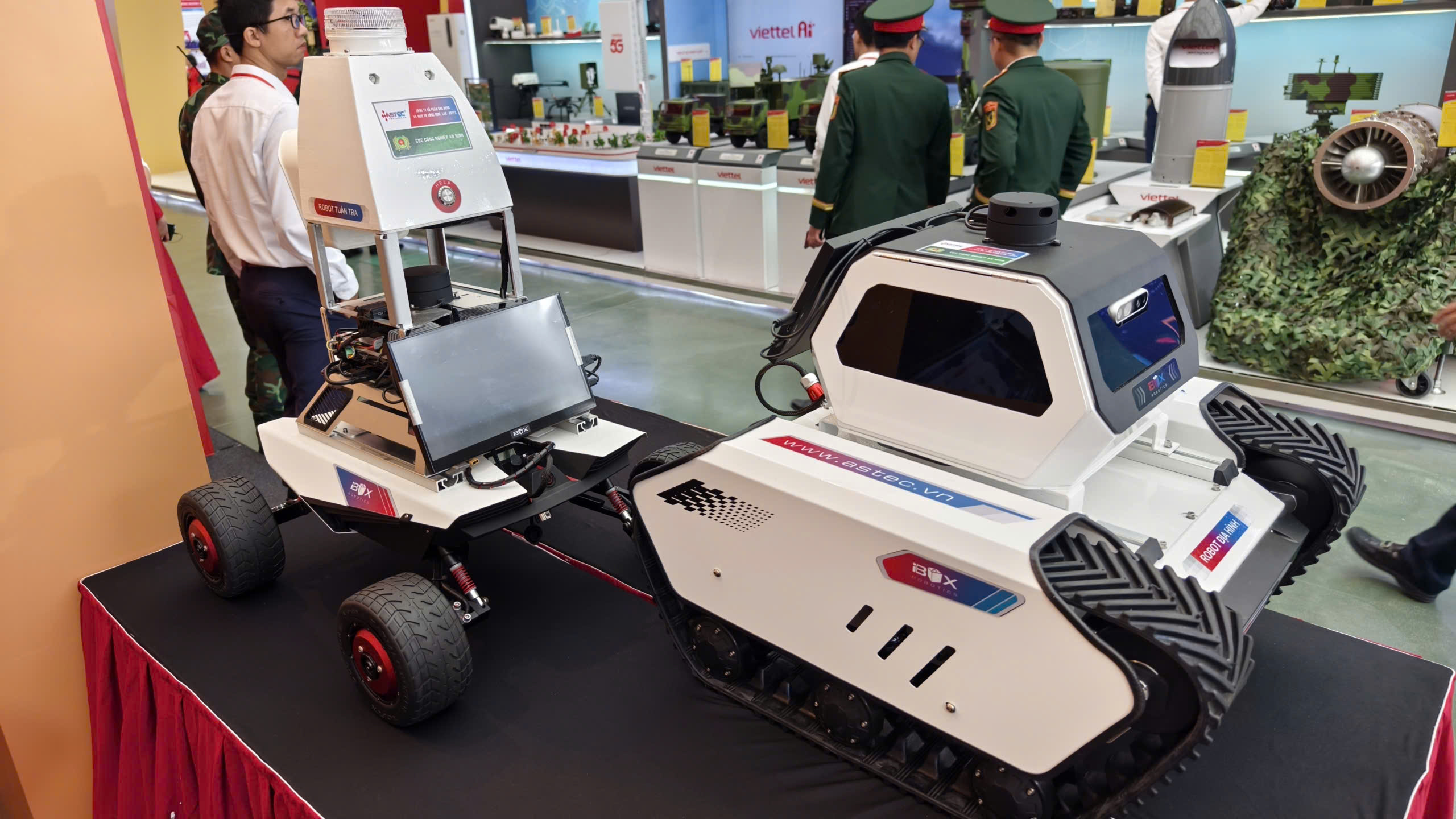 Cận cảnh robot "trinh s&aacute;t" d&ograve; m&igrave;n, s&uacute;ng kh&eacute;p g&oacute;c, kh&iacute; t&agrave;i đặc biệt của lực lượng c&ocirc;ng an- Ảnh 4.