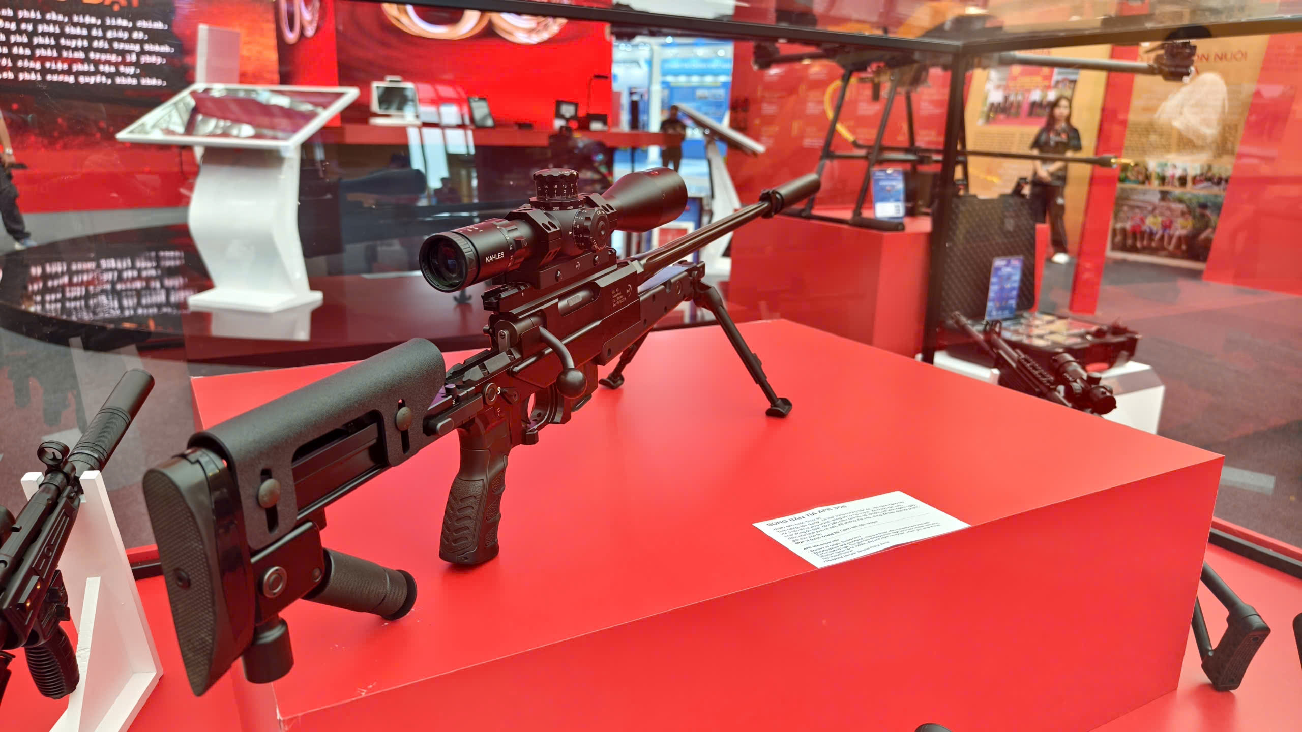 Cận cảnh robot "trinh s&aacute;t" d&ograve; m&igrave;n, s&uacute;ng kh&eacute;p g&oacute;c, kh&iacute; t&agrave;i đặc biệt của lực lượng c&ocirc;ng an- Ảnh 6.