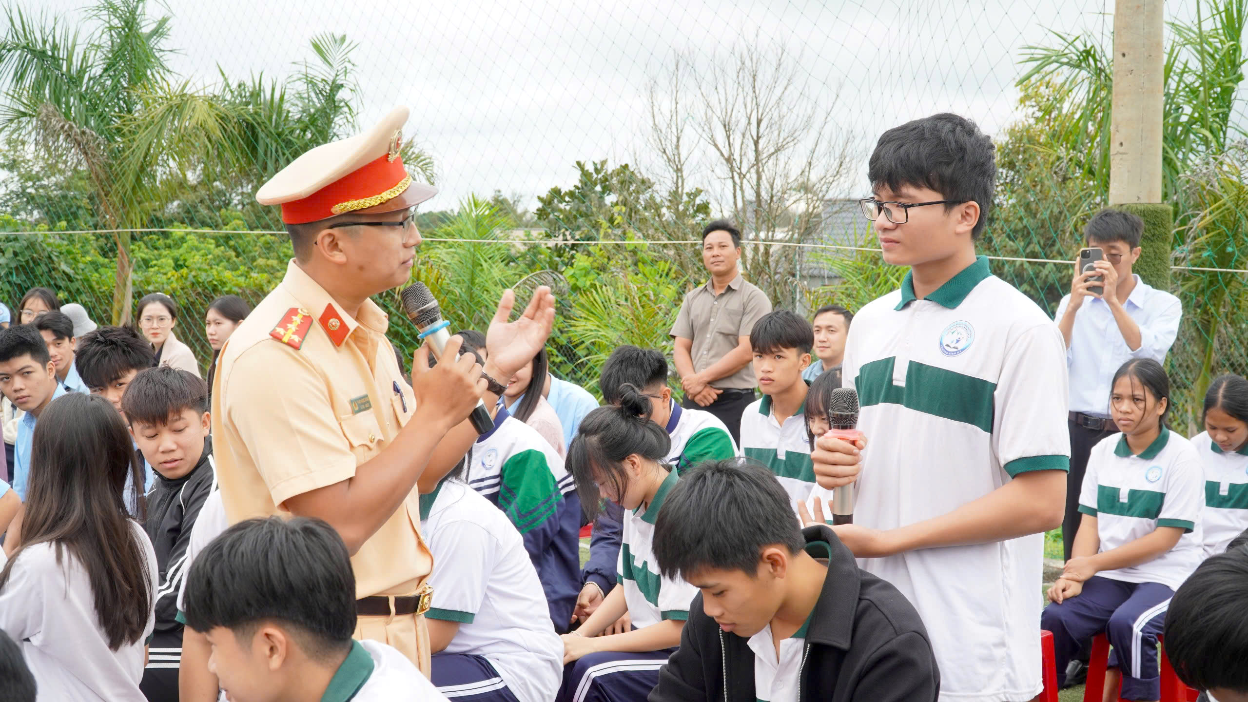 L&acirc;m Đồng: Tuy&ecirc;n truyền ph&aacute;p luật ATGT cho lứa tuổi học sinh- Ảnh 2.