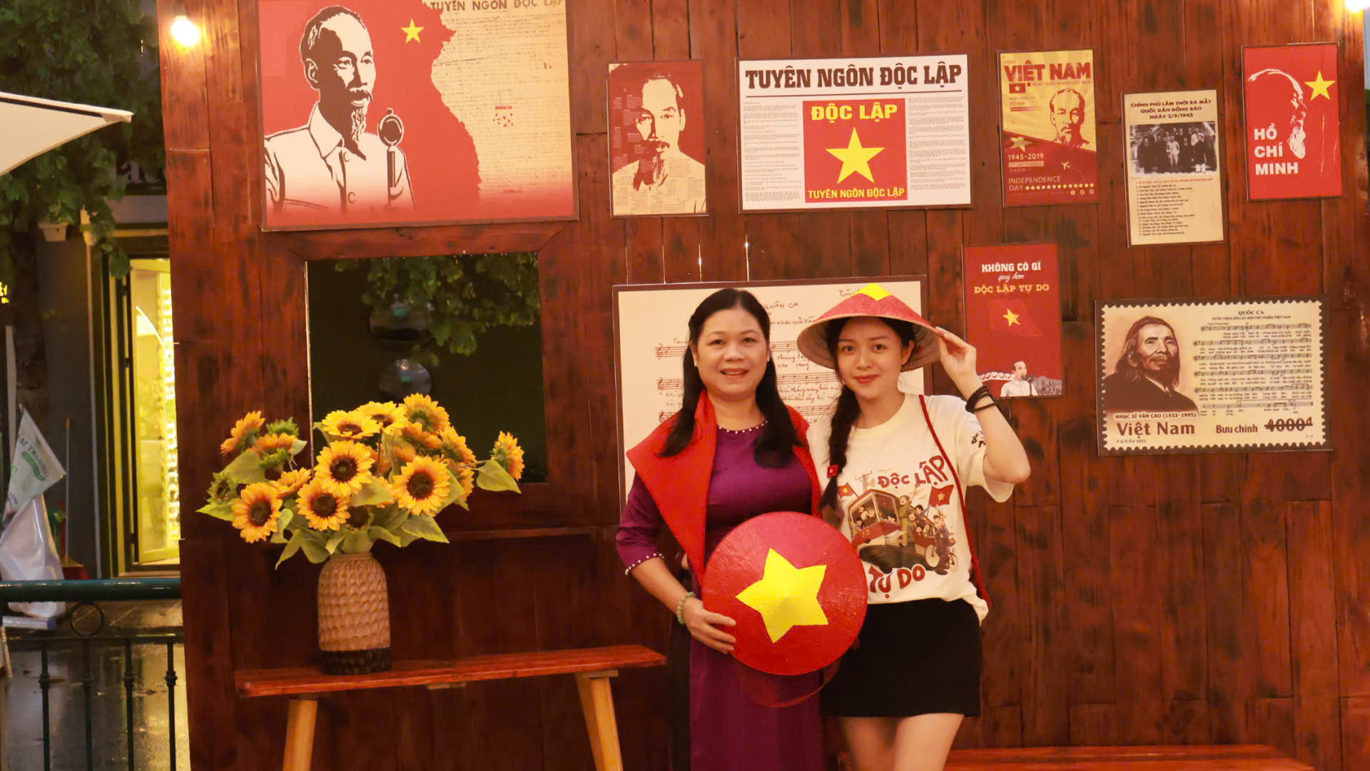 Người d&acirc;n L&agrave;o Cai n&ocirc; nức trang ho&agrave;ng từ phố thị đến v&ugrave;ng n&uacute;i đ&oacute;n Tết Độc lập- Ảnh 5.