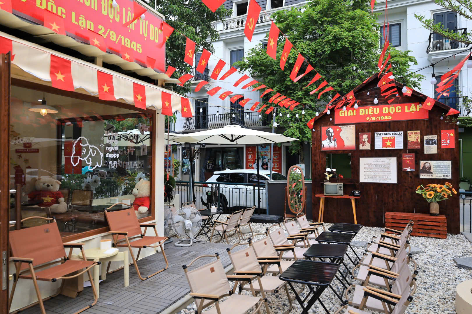 Người d&acirc;n L&agrave;o Cai n&ocirc; nức trang ho&agrave;ng từ phố thị đến v&ugrave;ng n&uacute;i đ&oacute;n Tết Độc lập- Ảnh 4.