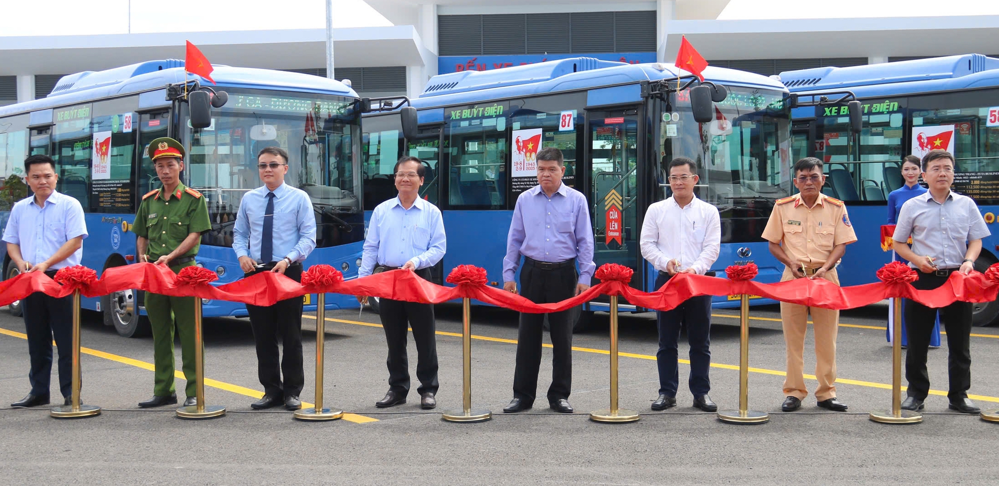 TP.HCM đưa vào khai thác bến xe buýt hơn 10.000m², kết nối metro số 2 trong tương lai- Ảnh 1. TP.HCM đưa vào khai thác bến xe buýt hơn 10.000m², kết nối metro số 2 trong tương lai- Ảnh 1.