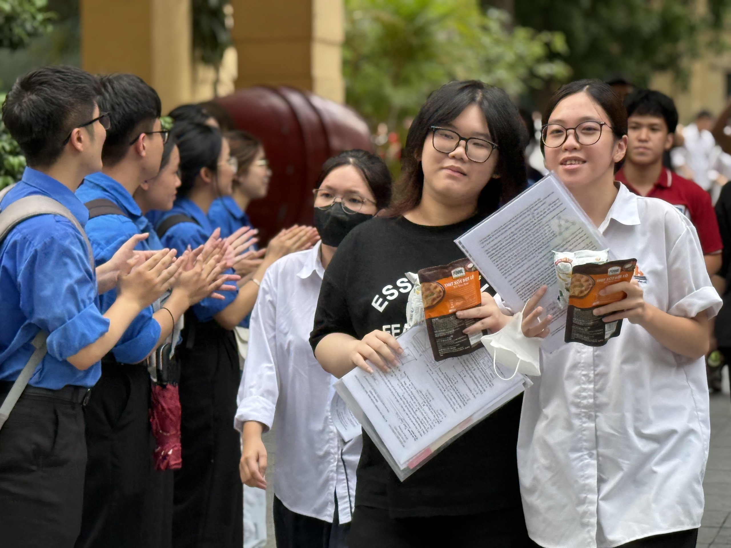 Tuyển sinh đại học 2025 diễn ra đúng tiến độ- Ảnh 1. Tuyển sinh đại học 2025 diễn ra đúng tiến độ- Ảnh 1.