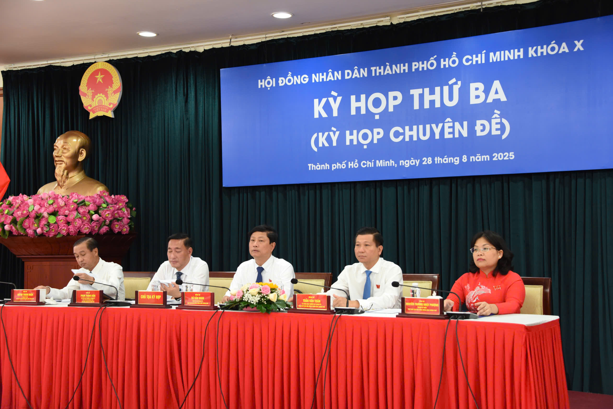 TP.HCM ban h&agrave;nh quy định ph&aacute;t triển đ&ocirc; thị theo hướng ph&aacute;t triển giao th&ocirc;ng c&ocirc;ng cộng- Ảnh 1.