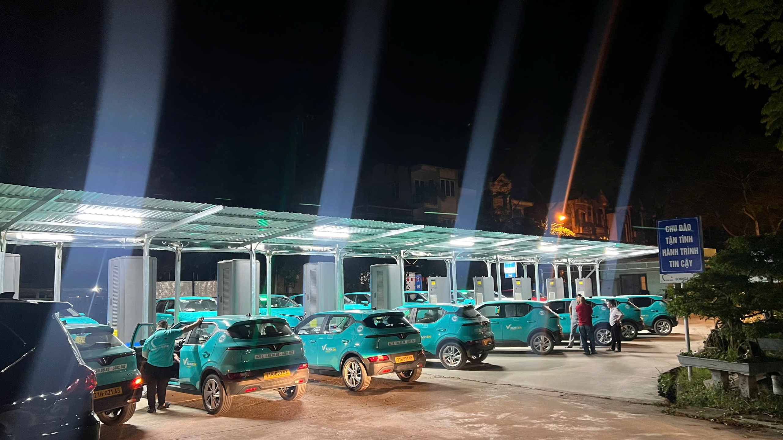 Từ xe xăng đến xe xanh, doanh nghiệp vận tải ở L&agrave;o Cai bứt ph&aacute; v&igrave; m&ocirc;i trường- Ảnh 1.