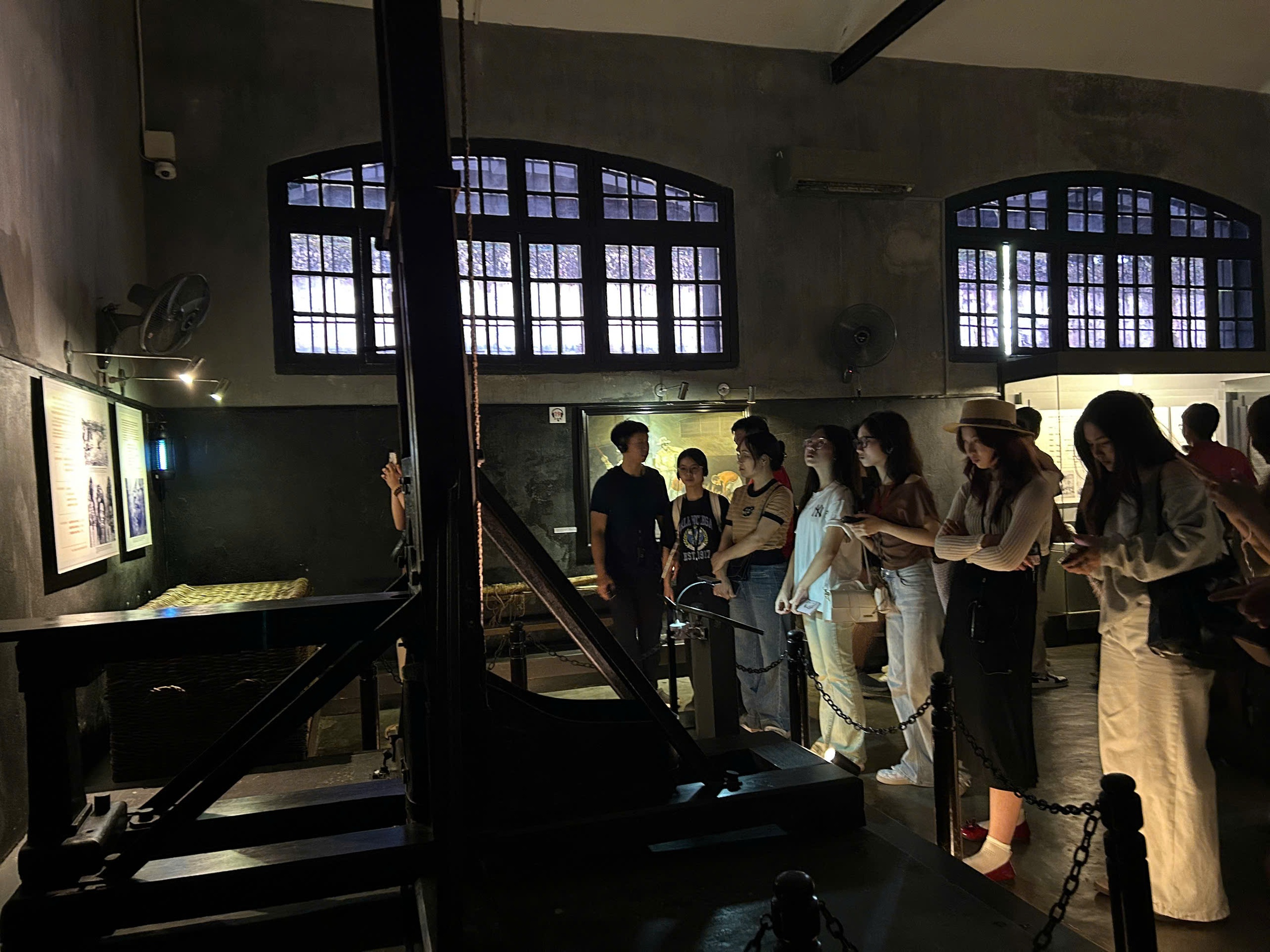 Nhiều "địa chỉ đỏ" tại H&agrave; Nội thu h&uacute;t kh&aacute;ch tham quan dịp Quốc kh&aacute;nh- Ảnh 13.