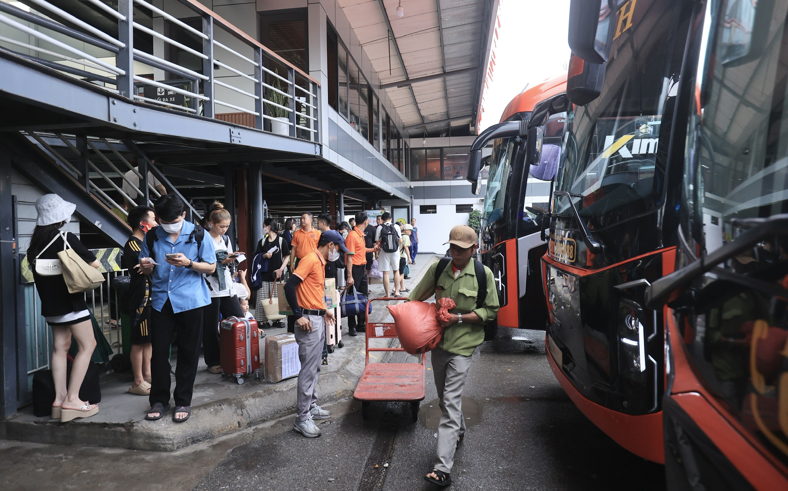 Bến xe H&agrave; Nội vắng vẻ bất ngờ ng&agrave;y cuối trước kỳ nghỉ lễ 2/9- Ảnh 11.