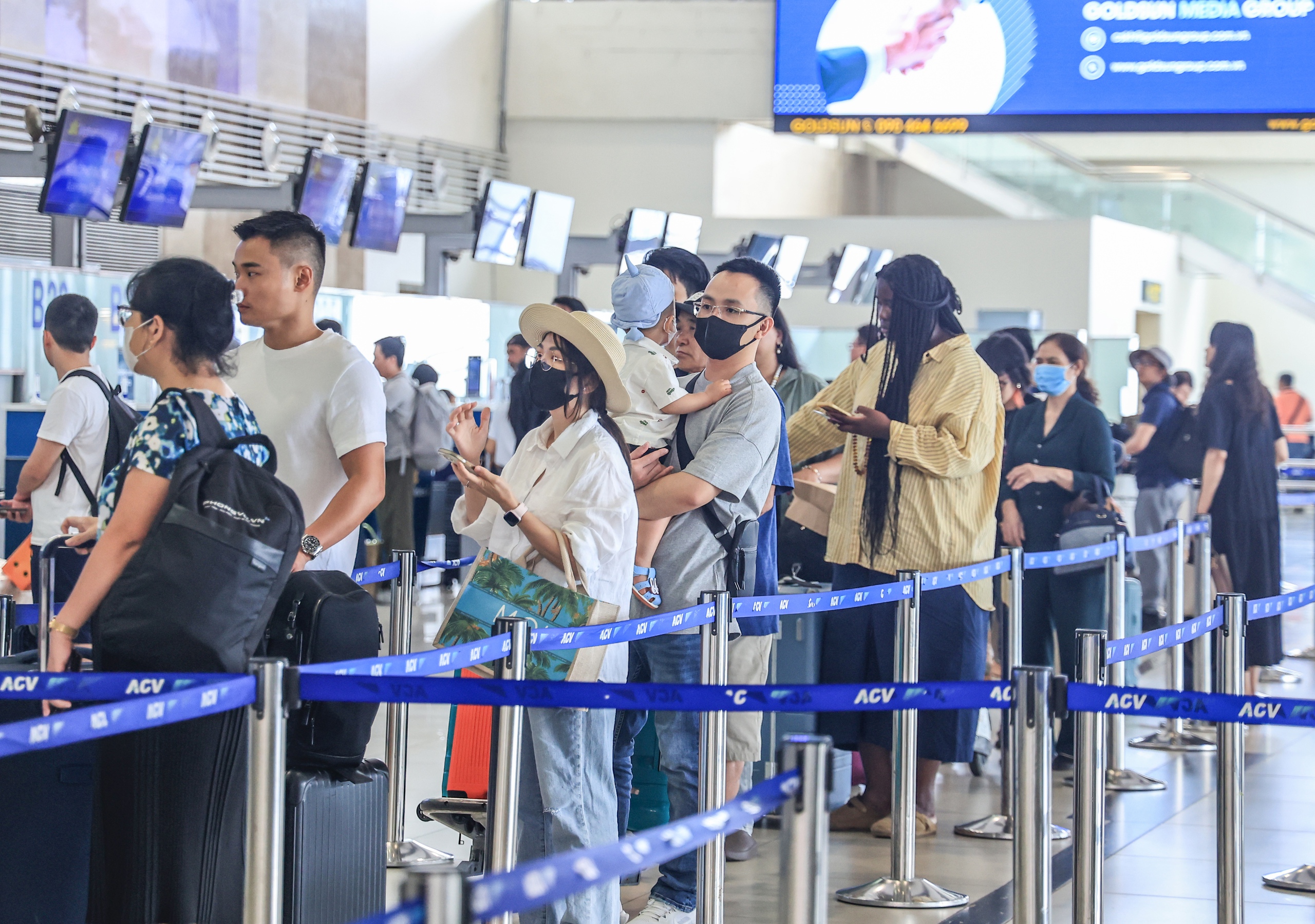 S&acirc;n bay Nội B&agrave;i dự kiến đ&oacute;n gần 110.000 kh&aacute;ch dịp 2/9- Ảnh 1.