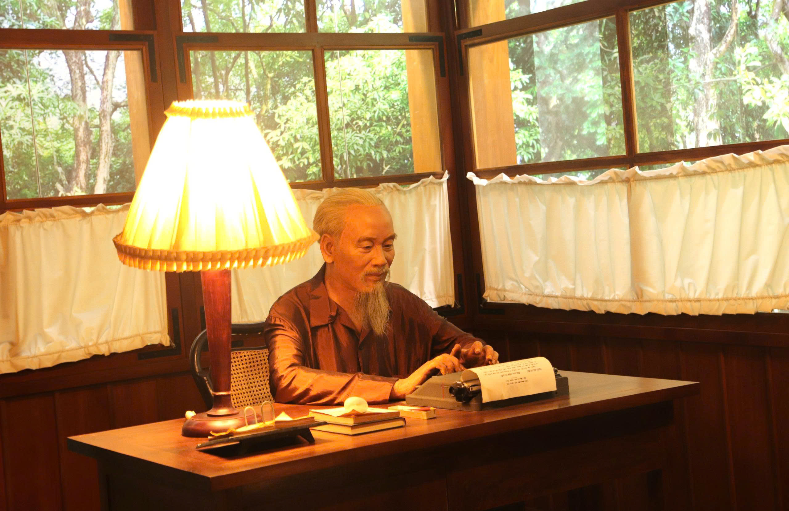 Chi&ecirc;m ngưỡng những bảo vật kể chuyện B&aacute;c Hồ tại Bảo t&agrave;ng Hồ Ch&iacute; Minh- Ảnh 2.