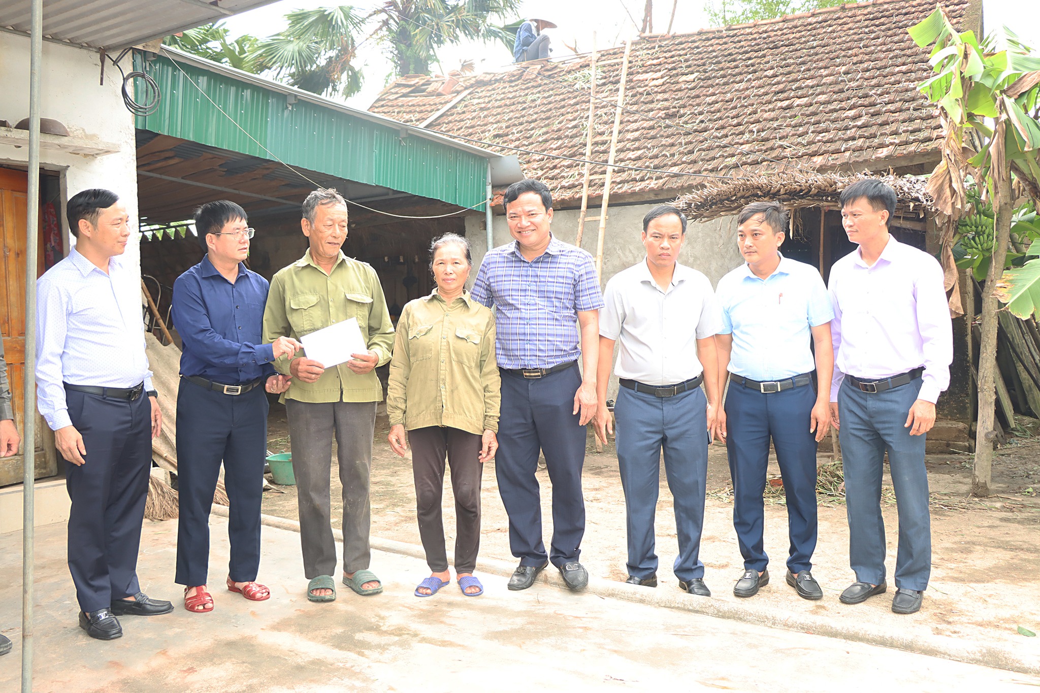 H&agrave; Tĩnh: Khi ch&iacute;nh quyền cơ sở th&agrave;nh &ldquo;l&aacute; chắn&rdquo; gi&uacute;p d&acirc;n ổn định cuộc sống sau b&atilde;o- Ảnh 5.