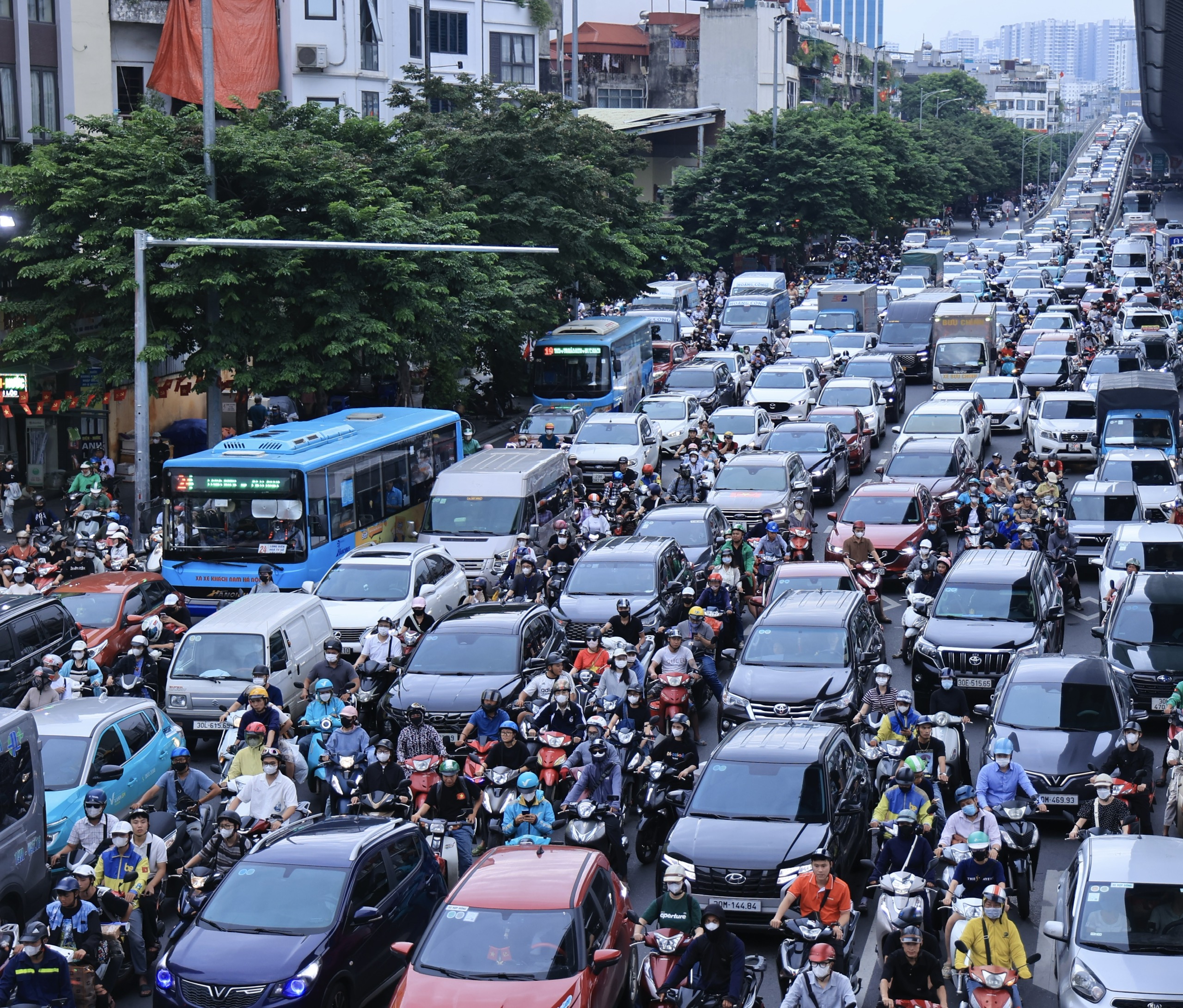 H&agrave; Nội kẹt cứng trước kỳ nghỉ 2/9: Cửa ng&otilde; ken đặc xe, trung t&acirc;m đ&ocirc;ng nghẹt- Ảnh 3.