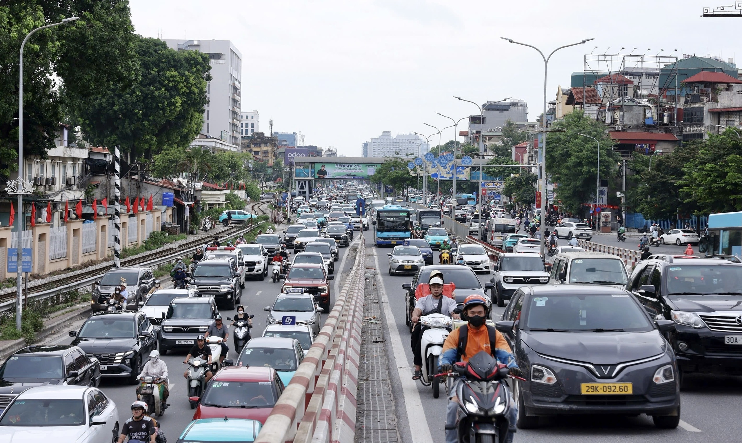H&agrave; Nội kẹt cứng trước kỳ nghỉ 2/9: Cửa ng&otilde; ken đặc xe, trung t&acirc;m đ&ocirc;ng nghẹt- Ảnh 1.