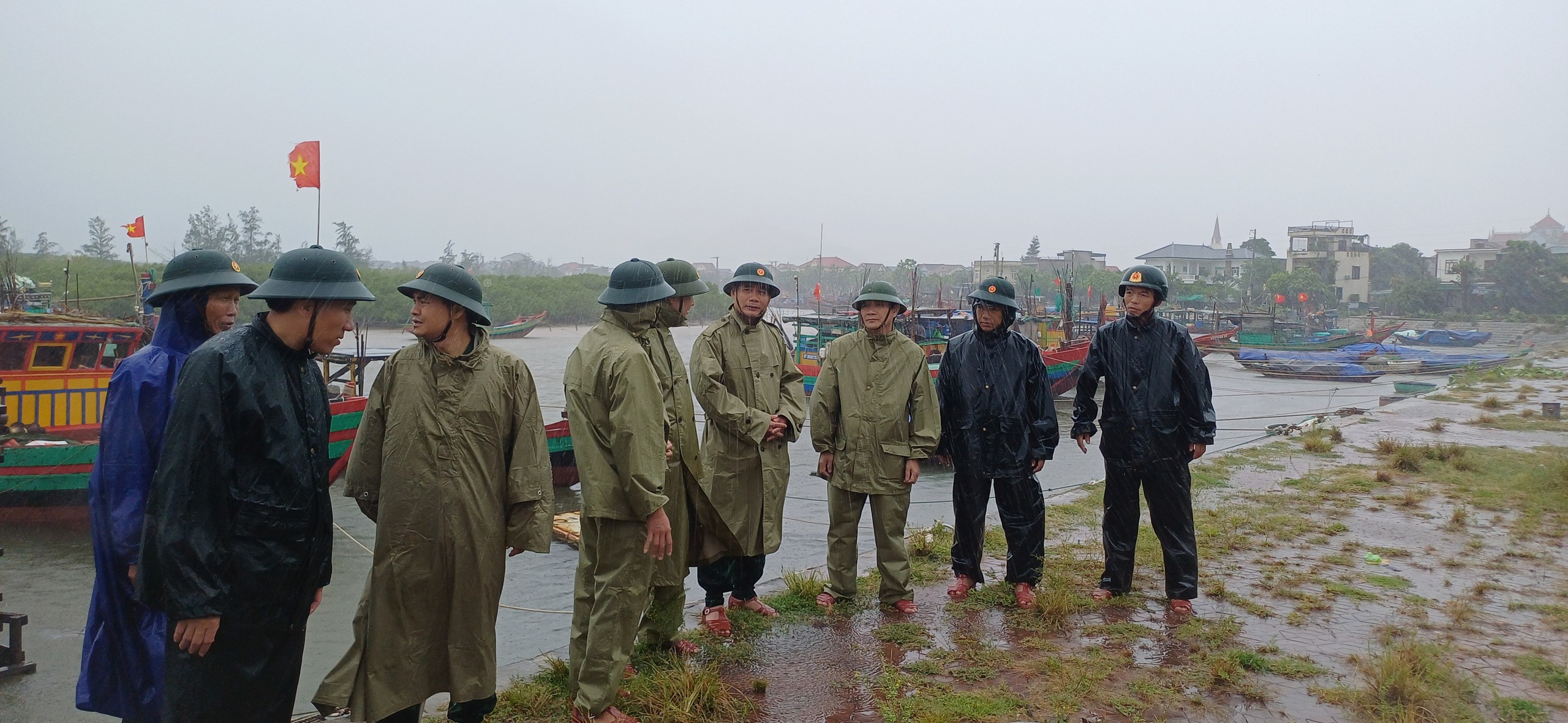 H&agrave; Tĩnh: Khi ch&iacute;nh quyền cơ sở th&agrave;nh &ldquo;l&aacute; chắn&rdquo; gi&uacute;p d&acirc;n ổn định cuộc sống sau b&atilde;o- Ảnh 3.