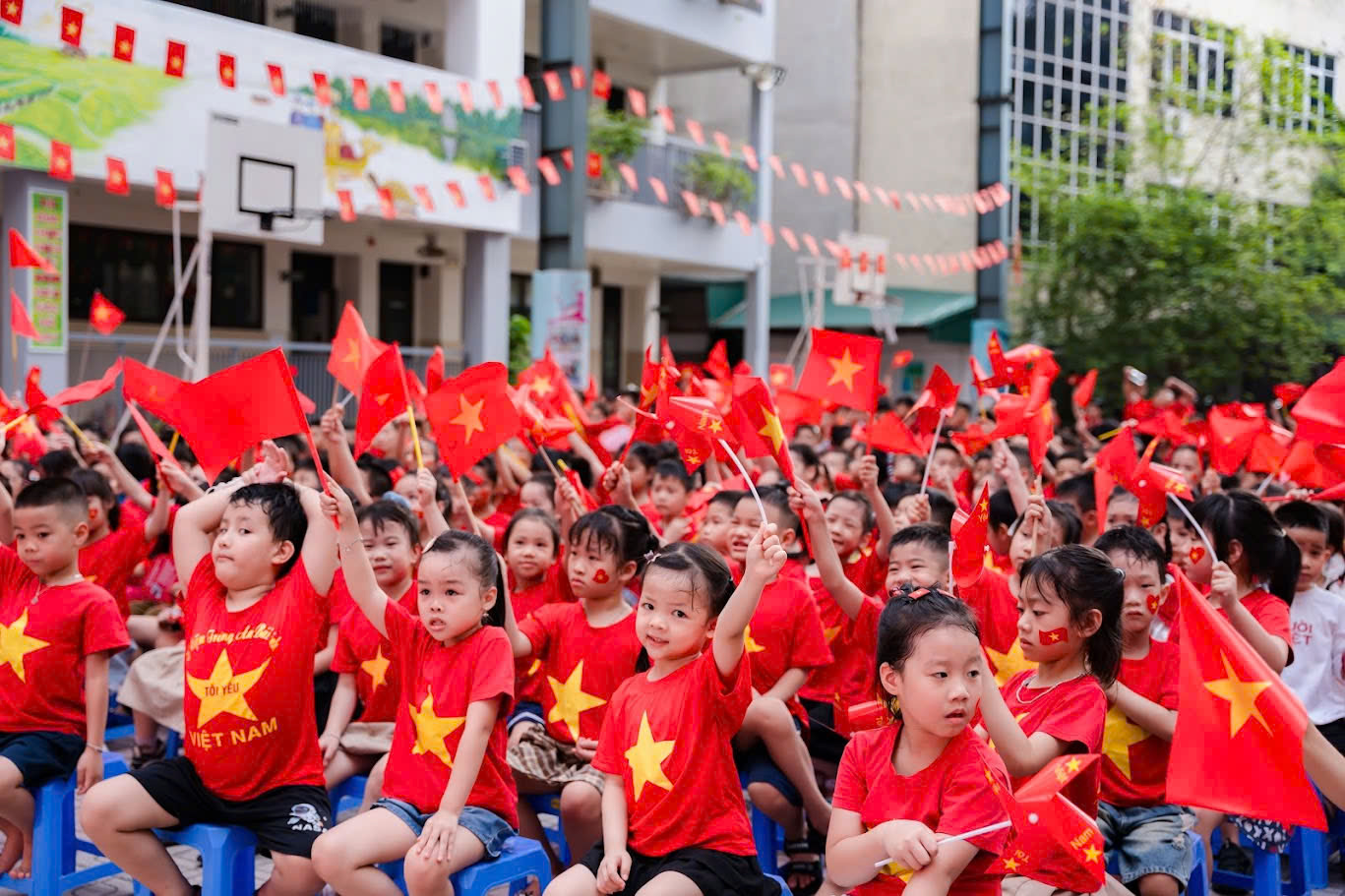 Ch&iacute;nh s&aacute;ch học ph&iacute; mới: Miễn, giảm, hỗ trợ từ năm học 2025- Ảnh 1.