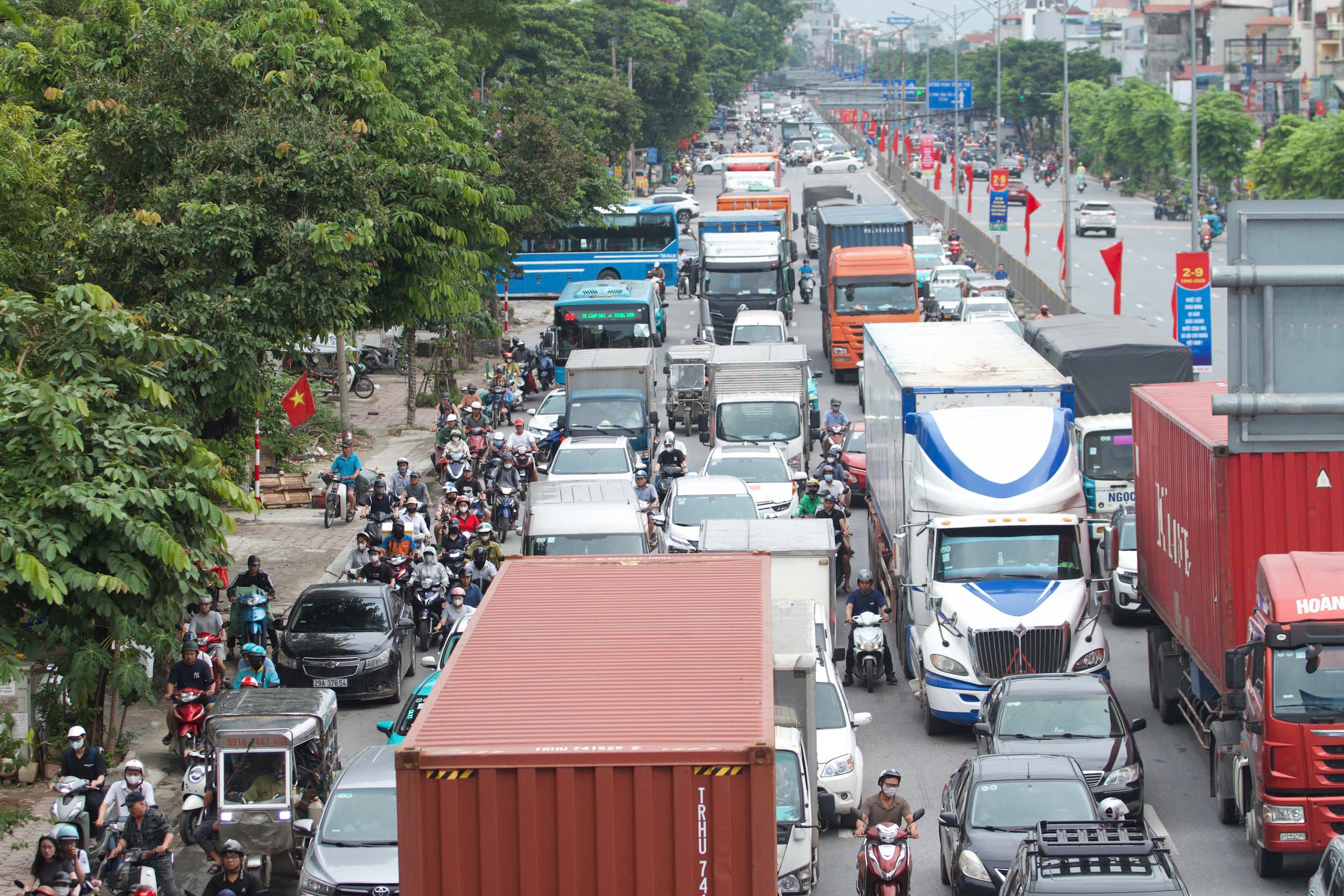 H&agrave; Nội kẹt cứng trước kỳ nghỉ 2/9: Cửa ng&otilde; ken đặc xe, trung t&acirc;m đ&ocirc;ng nghẹt- Ảnh 9.
