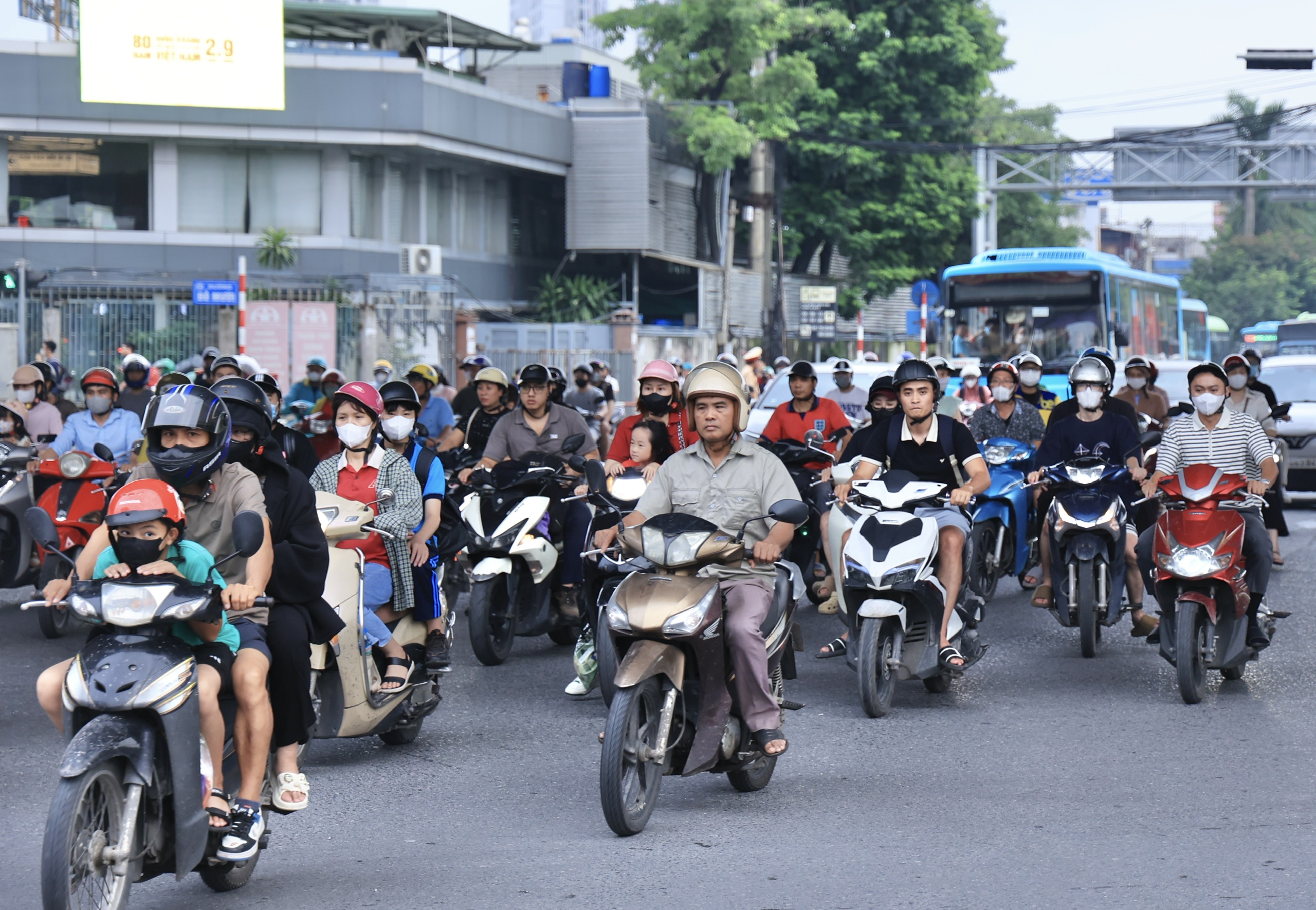 H&agrave; Nội kẹt cứng trước kỳ nghỉ 2/9: Cửa ng&otilde; ken đặc xe, trung t&acirc;m đ&ocirc;ng nghẹt- Ảnh 5.