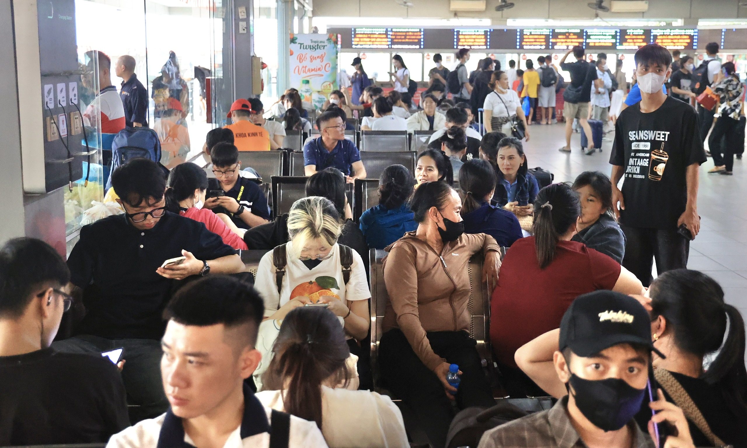 Bến xe H&agrave; Nội vắng vẻ bất ngờ ng&agrave;y cuối trước kỳ nghỉ lễ 2/9- Ảnh 5.