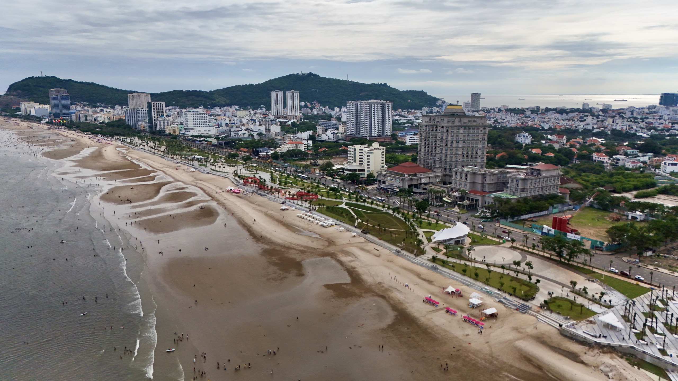 Bãi Sau TP.HCM đã khoác áo mới rực rỡ trước giờ G, sẵn sàng phục vụ khách vui lễ 2/9- Ảnh 19. Bãi Sau TP.HCM đã khoác áo mới rực rỡ trước giờ G, sẵn sàng phục vụ khách vui lễ 2/9- Ảnh 19.