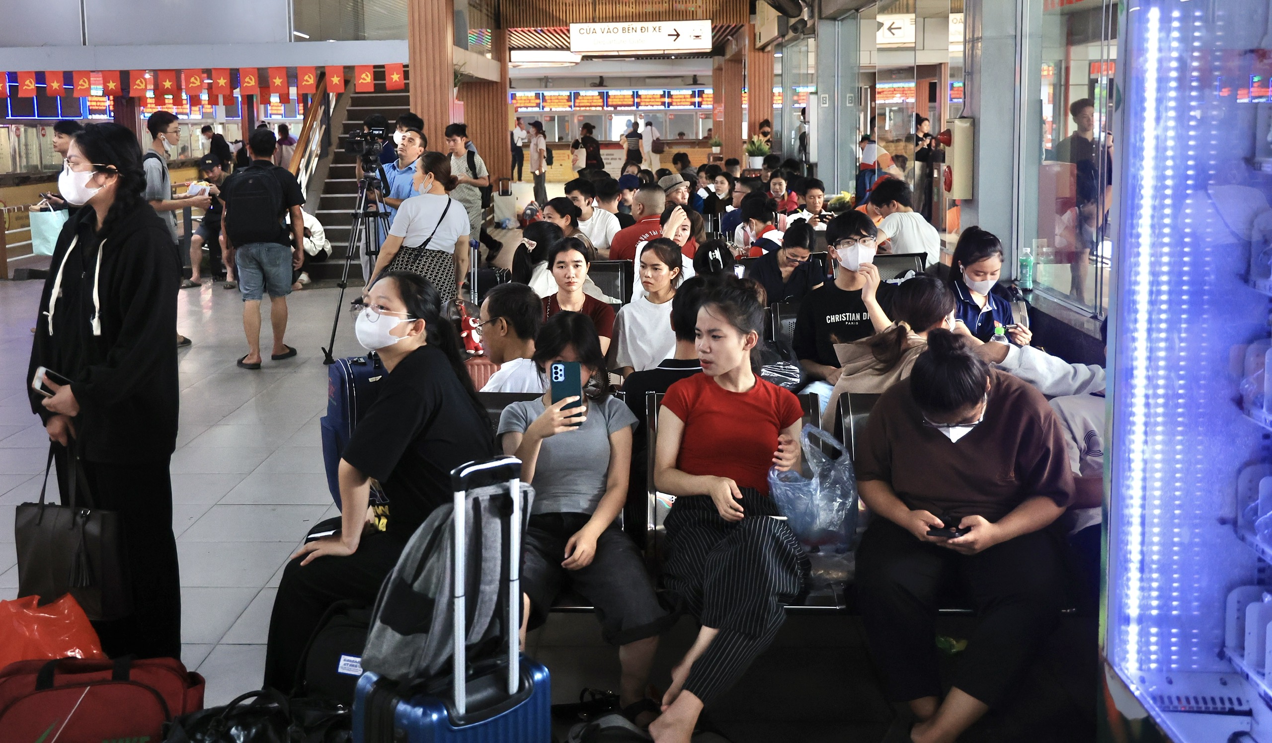 Bến xe H&agrave; Nội vắng vẻ bất ngờ ng&agrave;y cuối trước kỳ nghỉ lễ 2/9- Ảnh 6.