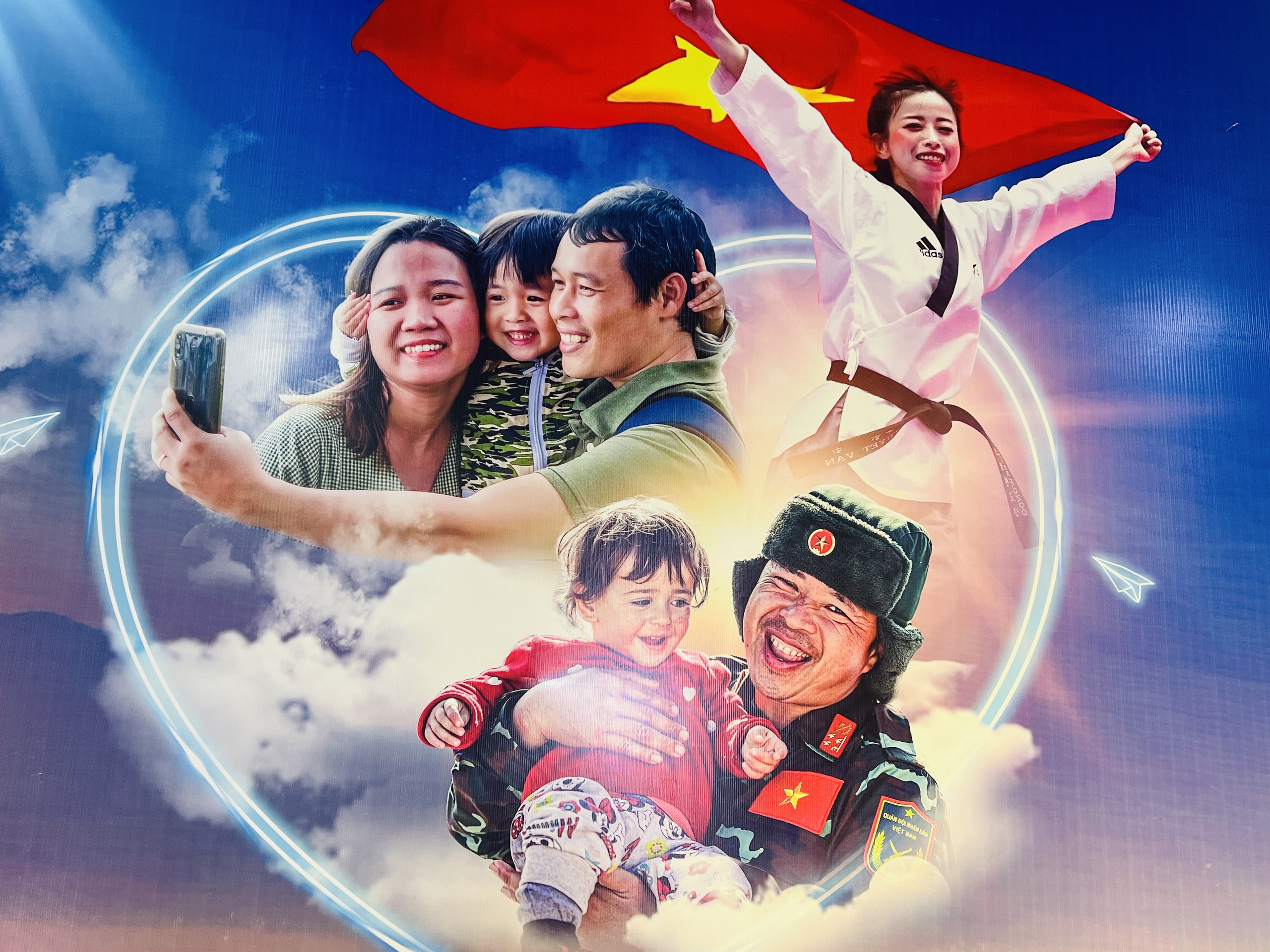 Triển lãm ảnh "Việt Nam hạnh phúc": Cảm nhận hạnh phúc từ những điều bình dị- Ảnh 2. Triển lãm ảnh "Việt Nam hạnh phúc": Cảm nhận hạnh phúc từ những điều bình dị- Ảnh 2.