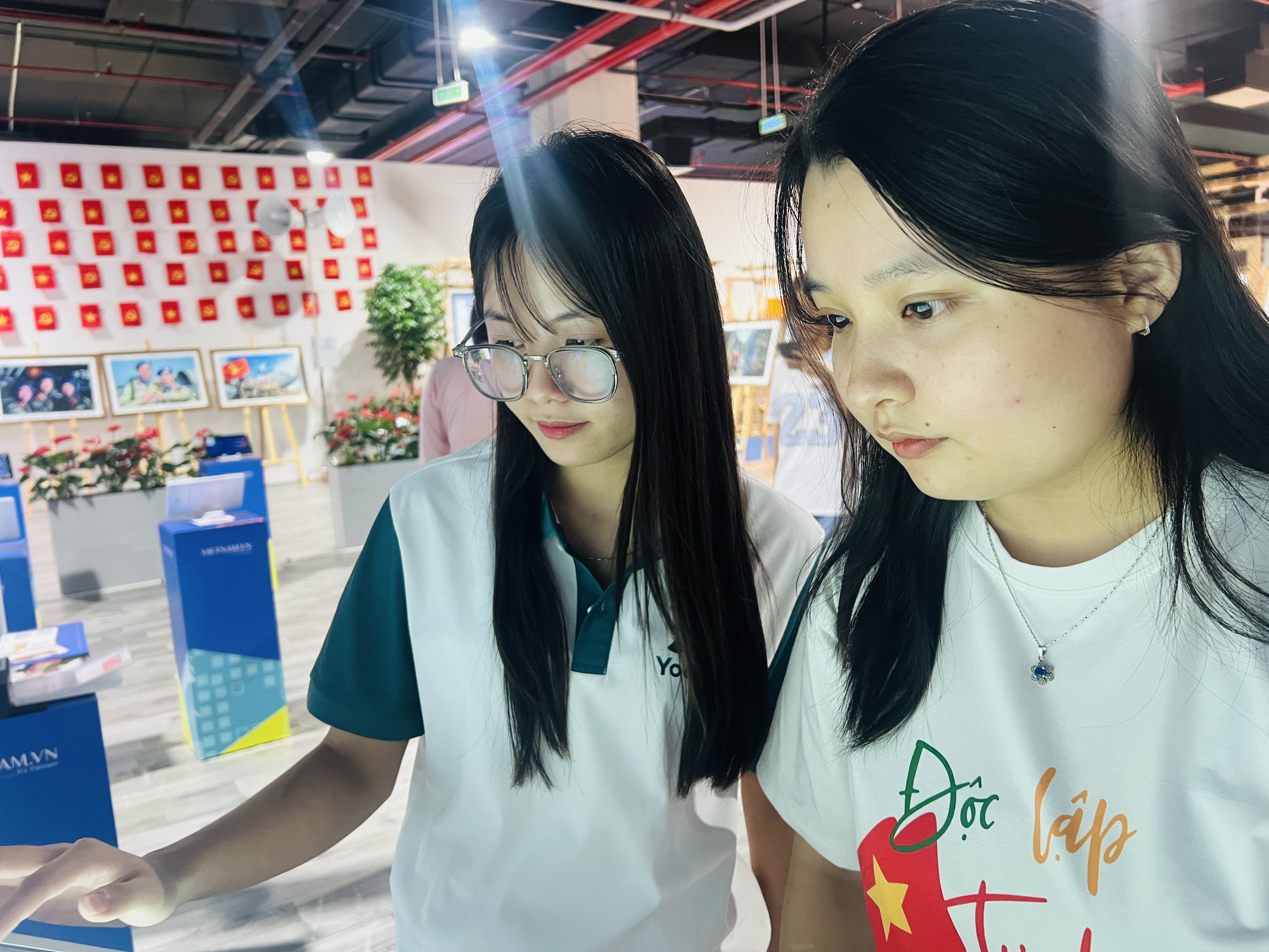 Triển lãm ảnh "Việt Nam hạnh phúc": Cảm nhận hạnh phúc từ những điều bình dị- Ảnh 9. Triển lãm ảnh "Việt Nam hạnh phúc": Cảm nhận hạnh phúc từ những điều bình dị- Ảnh 9.