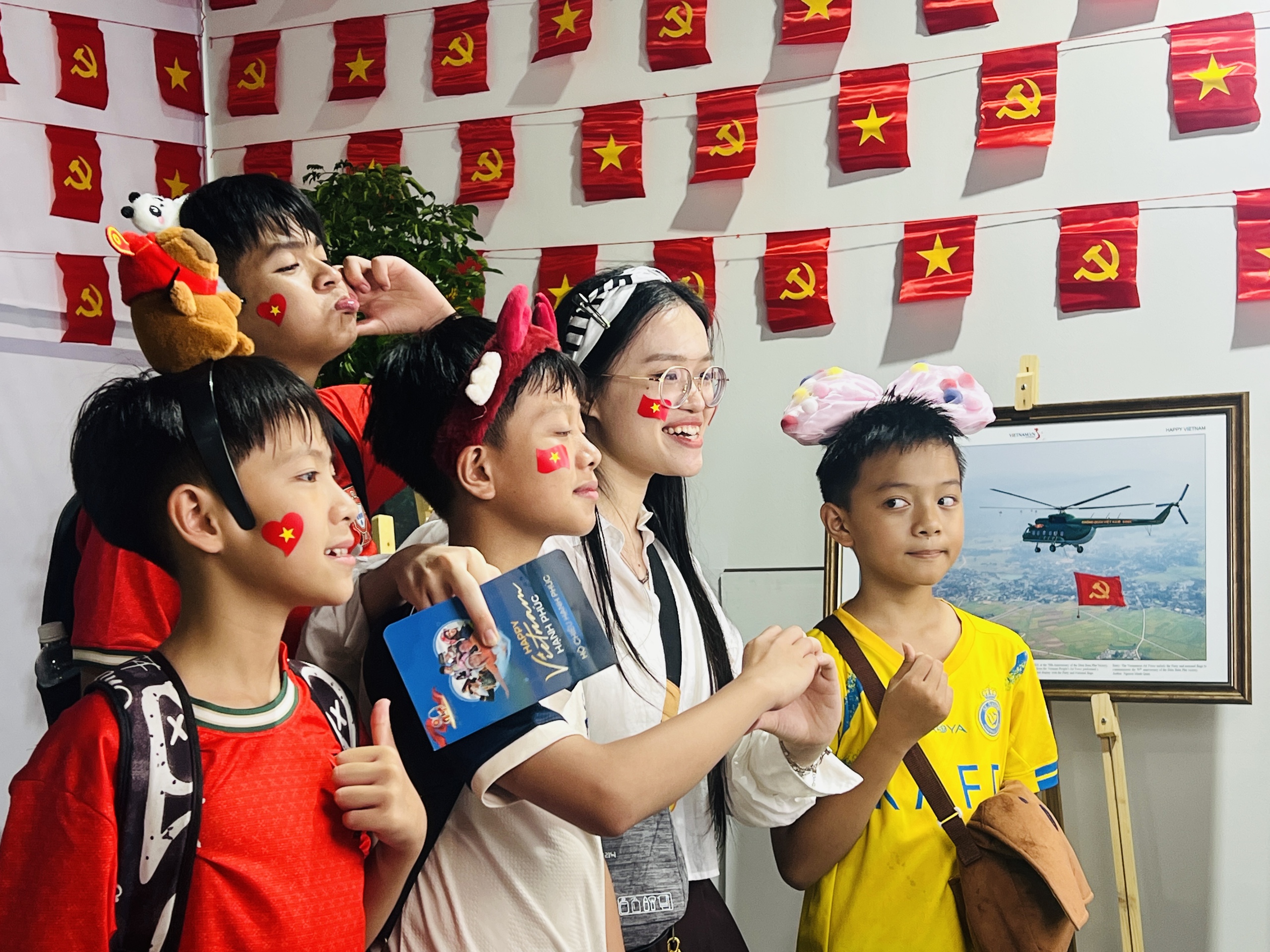 Triển lãm ảnh "Việt Nam hạnh phúc": Cảm nhận hạnh phúc từ những điều bình dị- Ảnh 11. Triển lãm ảnh "Việt Nam hạnh phúc": Cảm nhận hạnh phúc từ những điều bình dị- Ảnh 11.