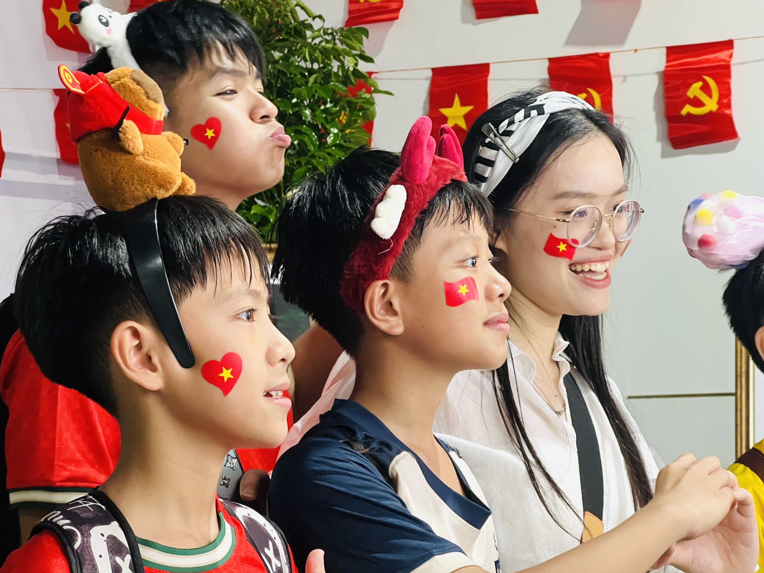 Triển lãm ảnh "Việt Nam hạnh phúc": Cảm nhận hạnh phúc từ những điều bình dị- Ảnh 12. Triển lãm ảnh "Việt Nam hạnh phúc": Cảm nhận hạnh phúc từ những điều bình dị- Ảnh 12.