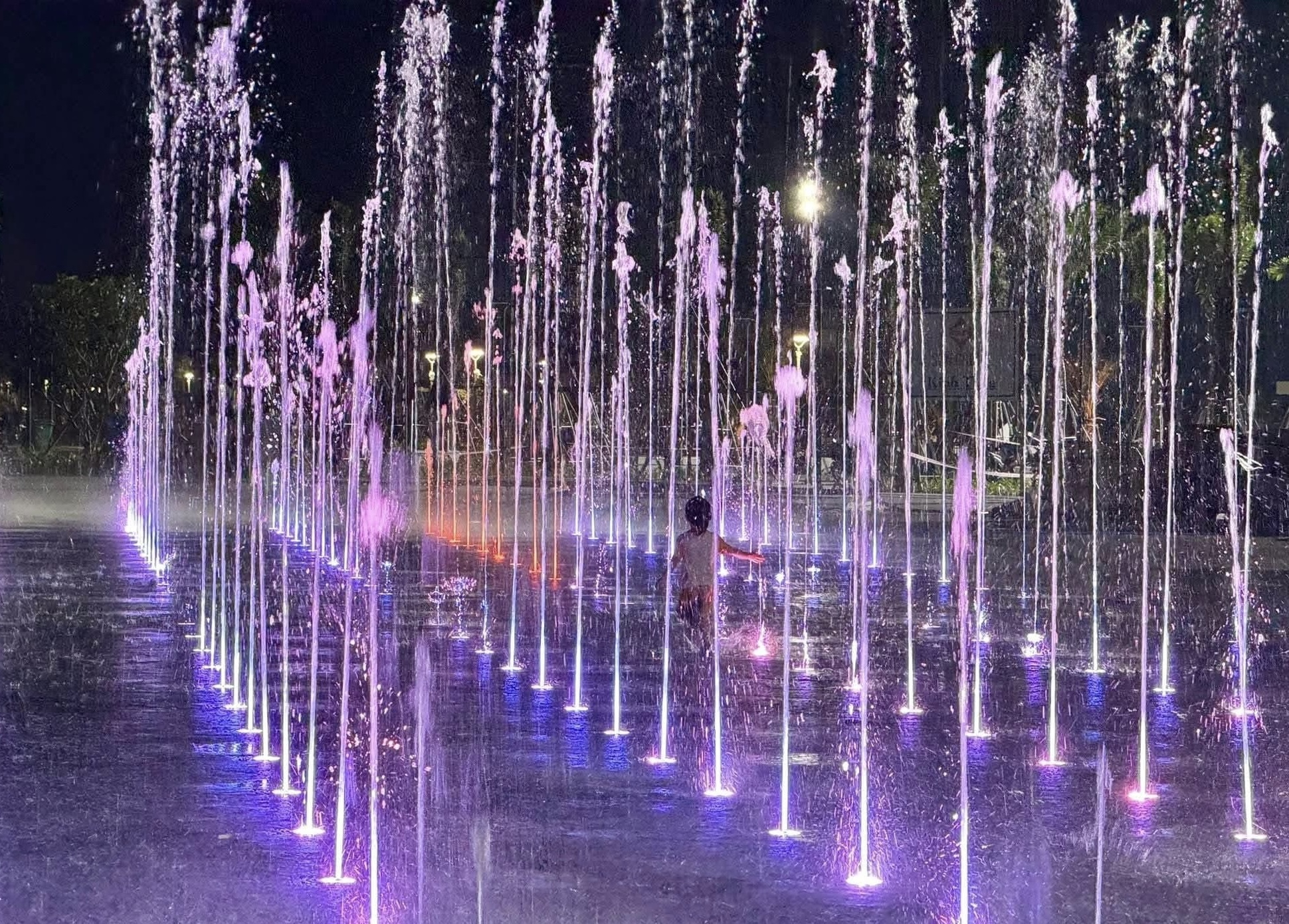 Bãi Sau TP.HCM đã khoác áo mới rực rỡ trước giờ G, sẵn sàng phục vụ khách vui lễ 2/9- Ảnh 10. Bãi Sau TP.HCM đã khoác áo mới rực rỡ trước giờ G, sẵn sàng phục vụ khách vui lễ 2/9- Ảnh 10.