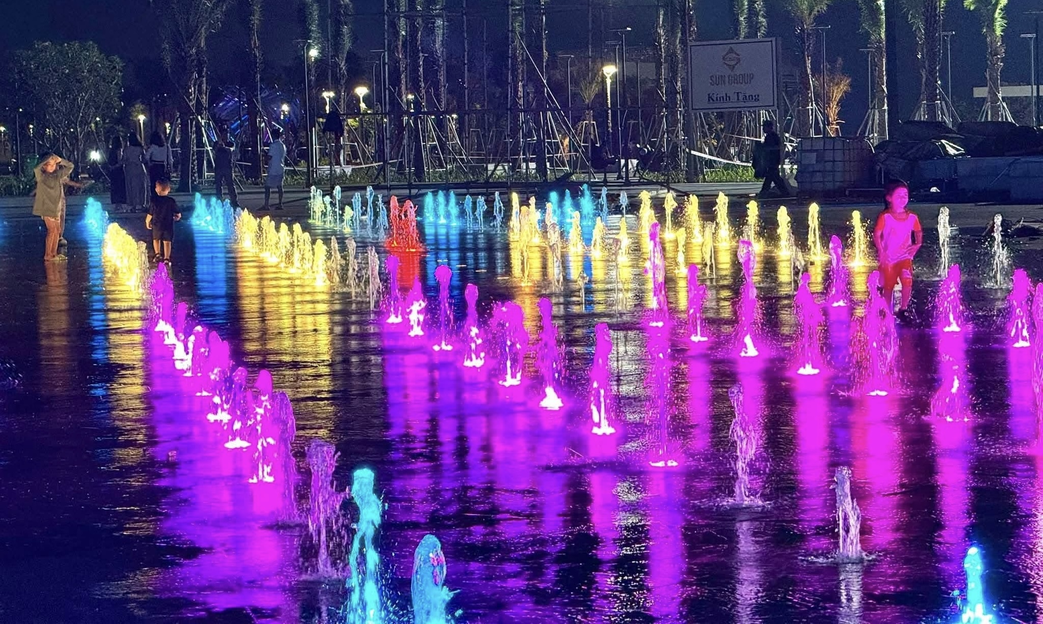 Bãi Sau TP.HCM đã khoác áo mới rực rỡ trước giờ G, sẵn sàng phục vụ khách vui lễ 2/9- Ảnh 8. Bãi Sau TP.HCM đã khoác áo mới rực rỡ trước giờ G, sẵn sàng phục vụ khách vui lễ 2/9- Ảnh 8.