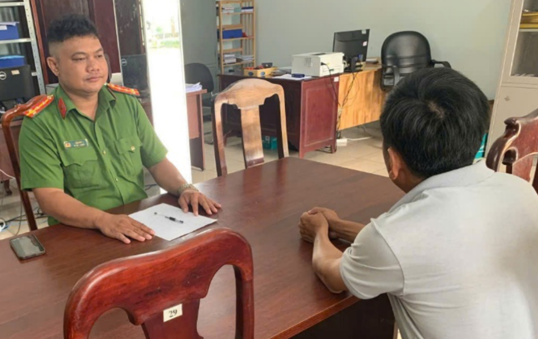 Giả c&ocirc;ng an, nh&oacute;m lừa đảo dựng kịch bản bắt c&oacute;c nữ sinh nhốt trong nh&agrave; nghỉ để tống tiền- Ảnh 2.