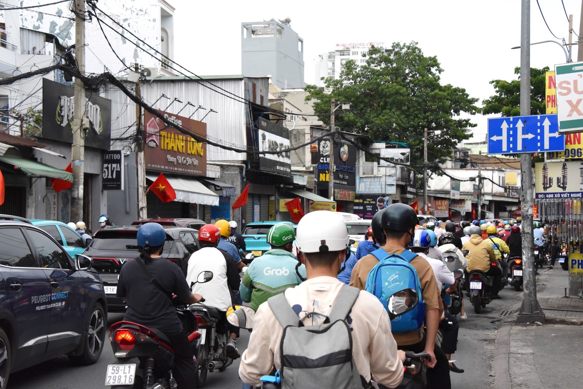 Người d&acirc;n về nghỉ lễ Quốc kh&aacute;nh 2/9, cửa ng&otilde; TP.HCM đ&ocirc;ng nghẹt- Ảnh 3.