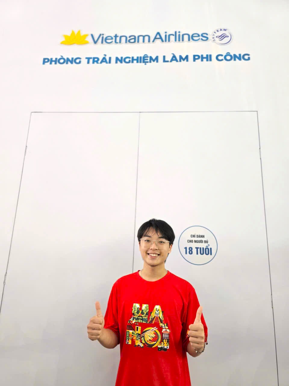 Người d&acirc;n h&agrave;o hứng trải nghiệm &ldquo;Kh&aacute;t vọng bầu trời" ở khu triển l&atilde;m hơn 10.000m2- Ảnh 22.