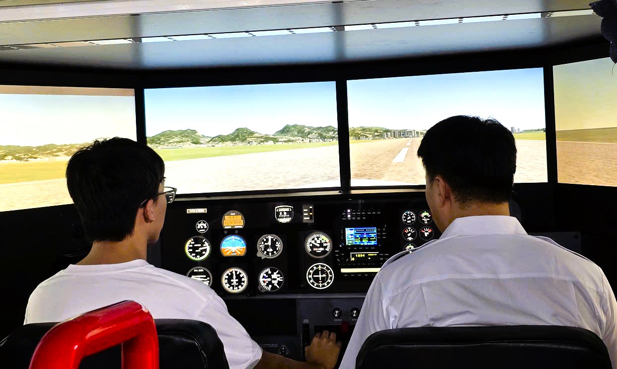 Người d&acirc;n h&agrave;o hứng trải nghiệm &ldquo;Kh&aacute;t vọng bầu trời" ở khu triển l&atilde;m hơn 10.000m2- Ảnh 24.