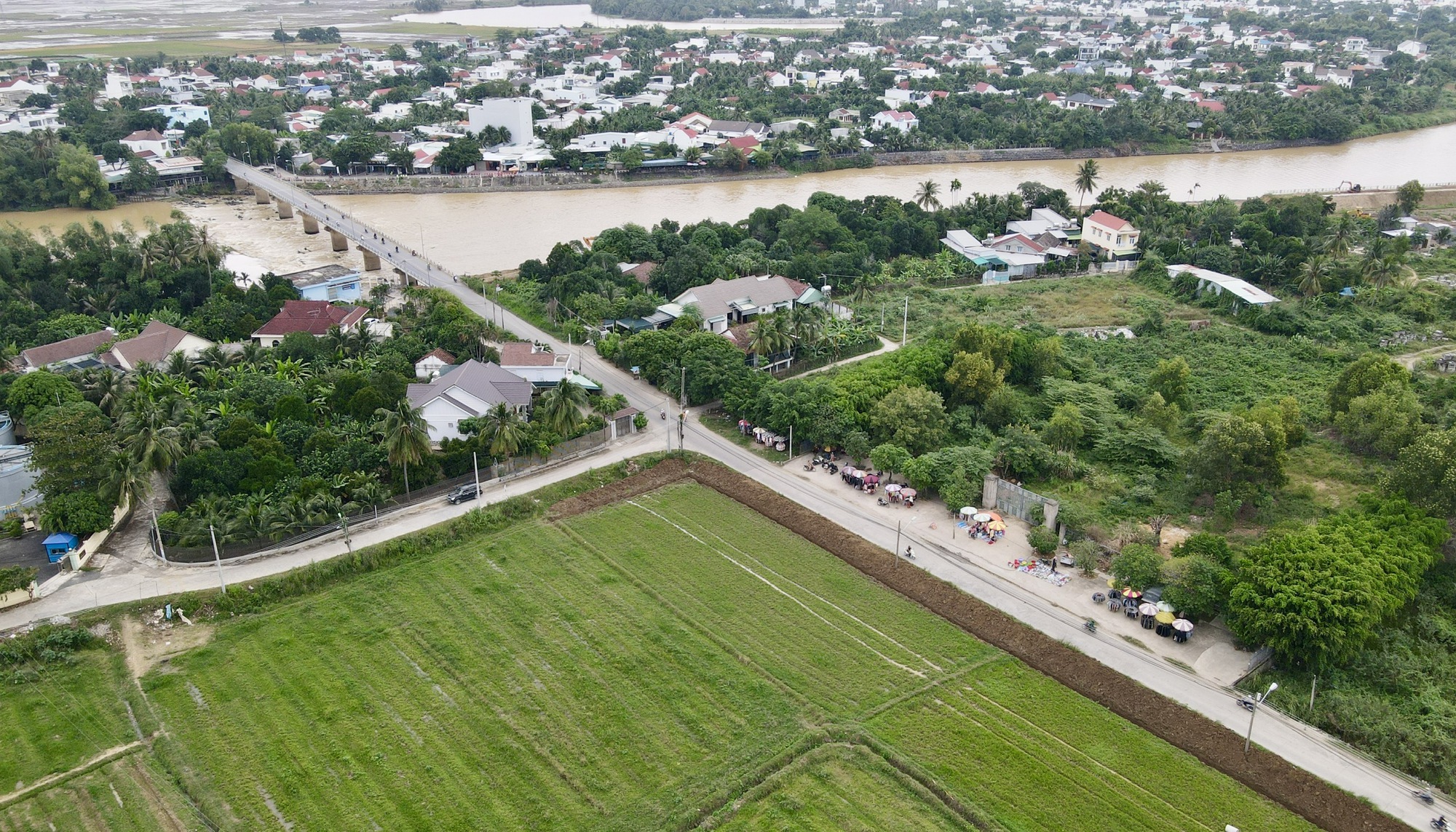 Khẩn trương th&aacute;o gỡ vướng mắc, đẩy nhanh giải ng&acirc;n vốn đầu tư dự &aacute;n giao th&ocirc;ng trọng điểm- Ảnh 1.
