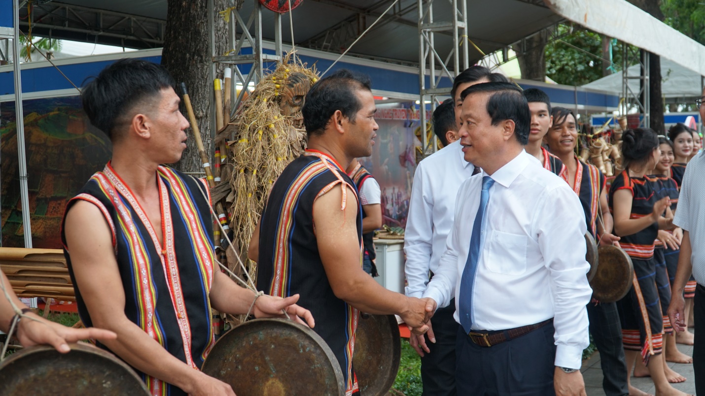 Cá ngừ đại dương và bánh mì khổng lồ tạo dấu ấn tại lễ hội ẩm thực Gia Lai- Ảnh 10. Cá ngừ đại dương và bánh mì khổng lồ tạo dấu ấn tại lễ hội ẩm thực Gia Lai- Ảnh 10.