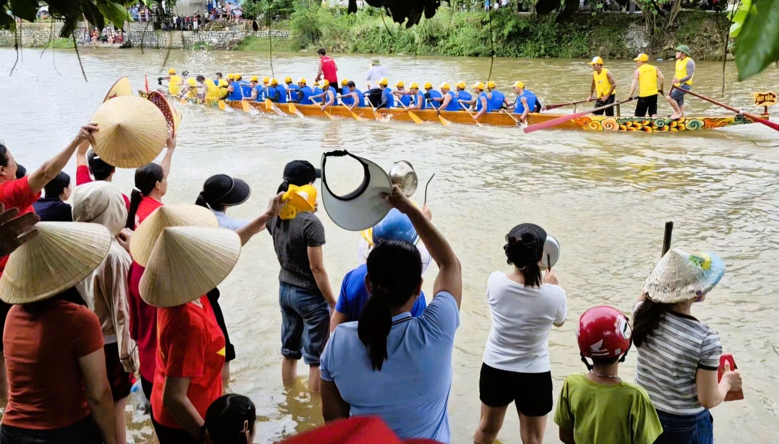 Sôi nổi lễ hội đua thuyền mừng Tết Độc lập trên sông Kiến Giang- Ảnh 3. Sôi nổi lễ hội đua thuyền mừng Tết Độc lập trên sông Kiến Giang- Ảnh 3.