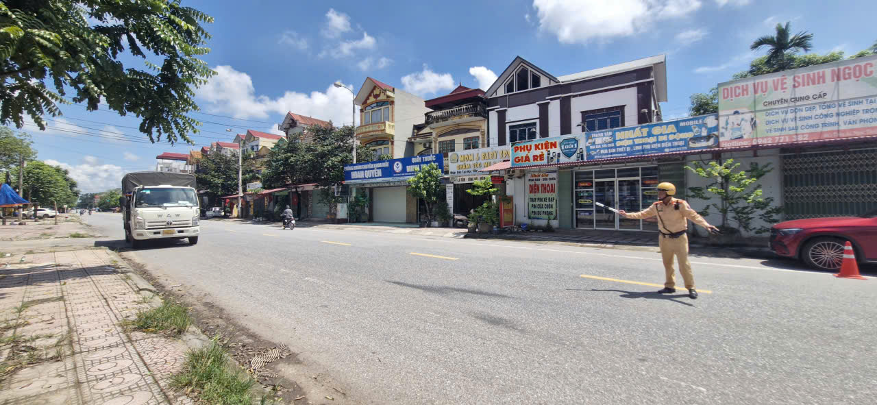 Bắc Ninh: TNGT giảm s&acirc;u sau một th&aacute;ng tổng kiểm so&aacute;t phương tiện kinh doanh vận tải- Ảnh 1.