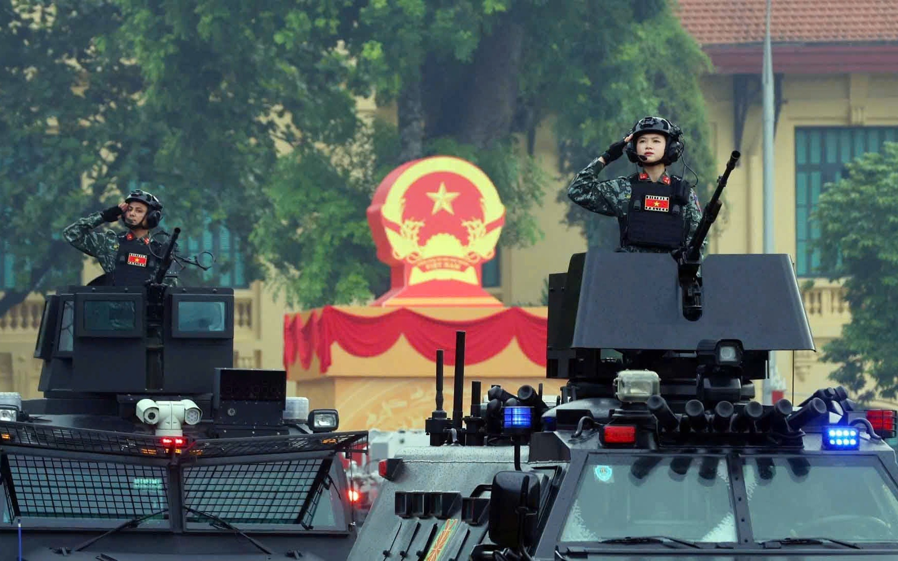 Quảng Ninh: Mãn nhãn với công trình nhạc nước Halo Bay Show bên vịnh di sản- Ảnh 9. Hơn 1.300 cán bộ, chiến sĩ công an xuất quân bảo vệ Lễ kỷ niệm 80 năm Quốc khánh