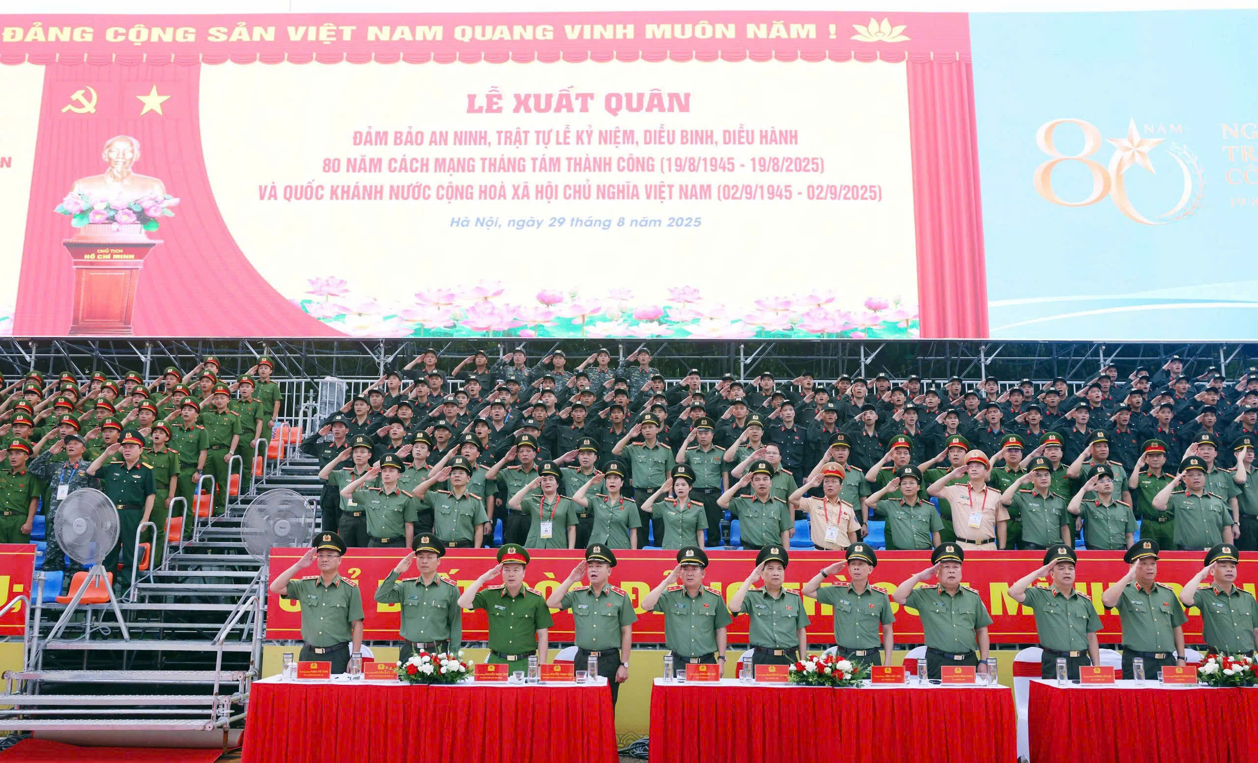 Hơn 1.300 c&aacute;n bộ, chiến sĩ c&ocirc;ng an xuất qu&acirc;n bảo vệ Lễ kỷ niệm 80 năm Quốc kh&aacute;nh- Ảnh 1.