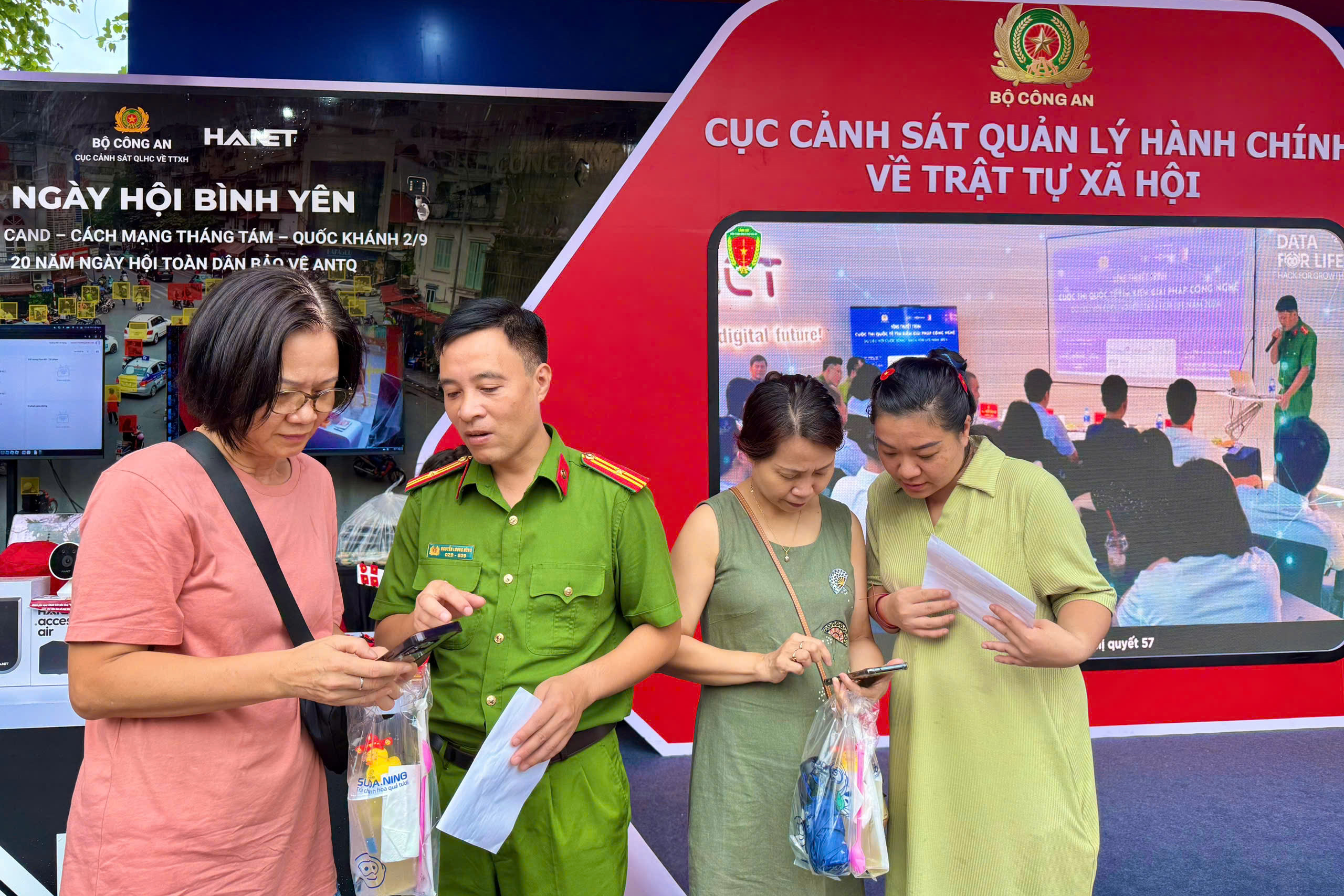 Bộ C&ocirc;ng an hướng dẫn c&aacute;ch nhận 100.000 đồng, khuyến c&aacute;o cảnh gi&aacute;c c&aacute;c h&agrave;nh vi lừa đảo- Ảnh 1.