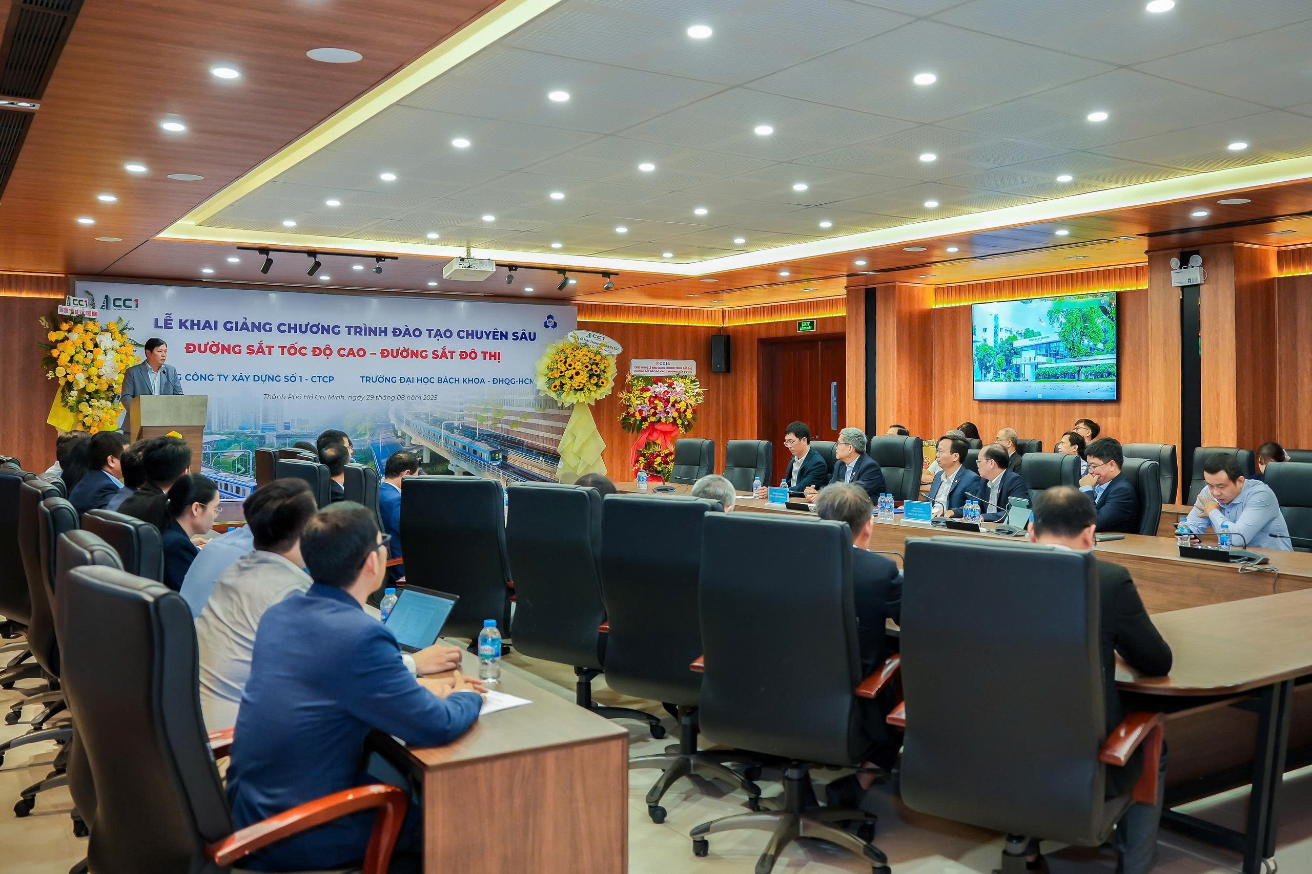 CC1 v&agrave; Trường ĐH B&aacute;ch khoa TP.HCM mở kh&oacute;a chuy&ecirc;n s&acirc;u về đường sắt tốc độ cao- Ảnh 3.