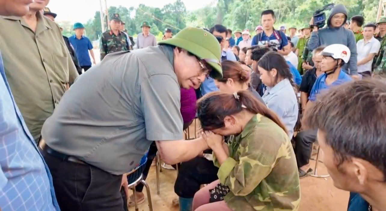 Thủ tướng trực tiếp kiểm tra, chỉ đạo khắc phục hậu quả mưa lũ ở Điện Bi&ecirc;n- Ảnh 3.